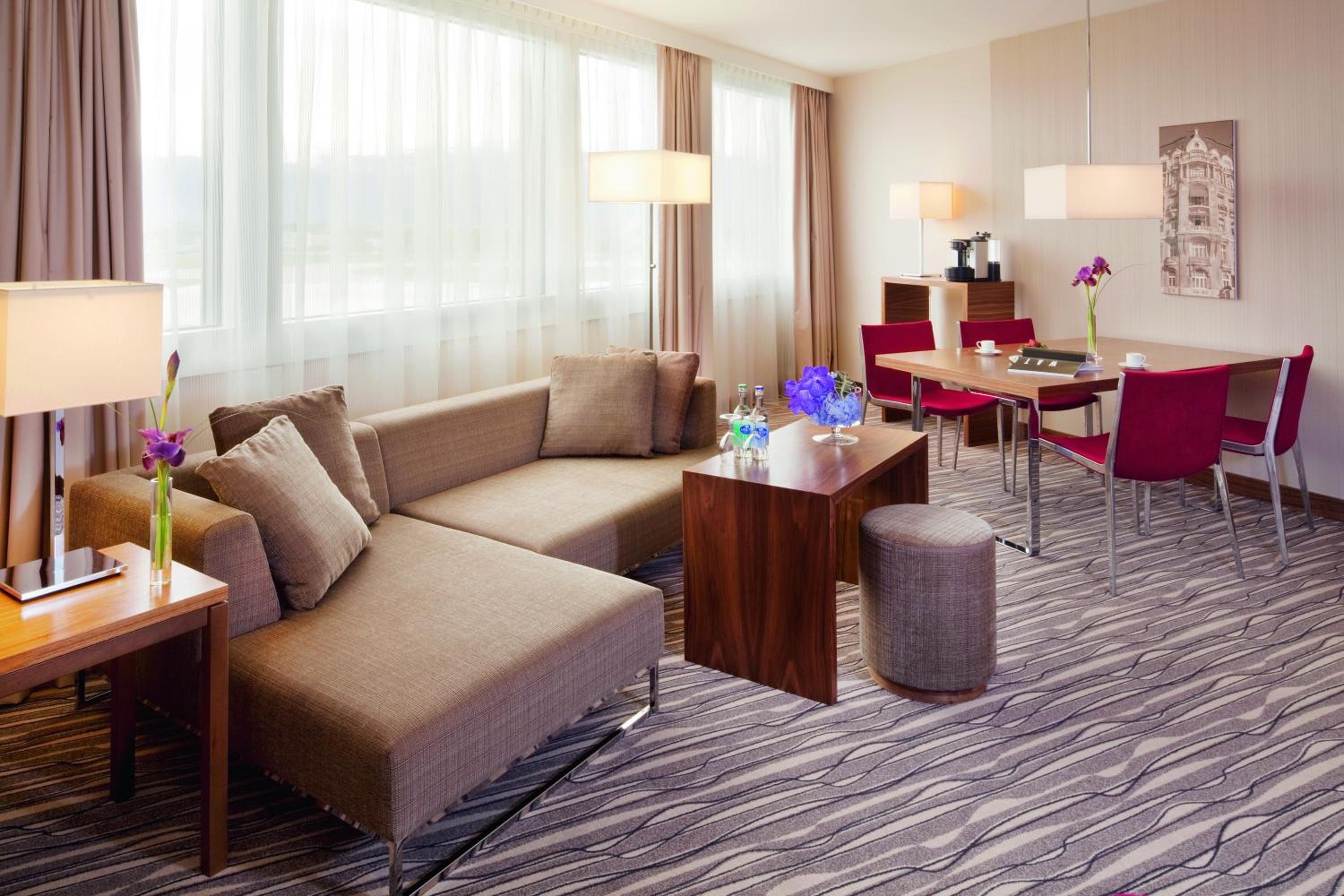 Junior King Suite - Photo 3