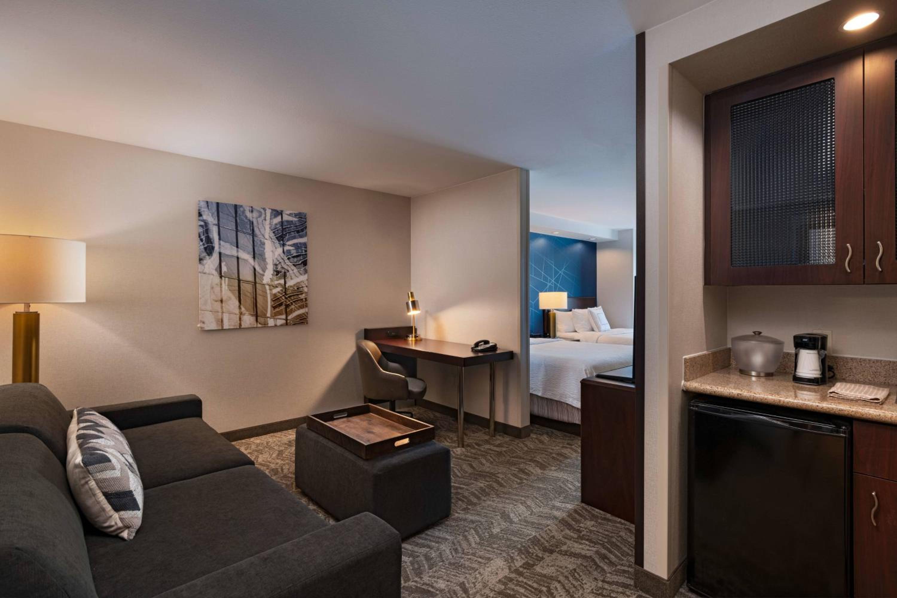 Queen Suite with Sofa Bed - Photo 8