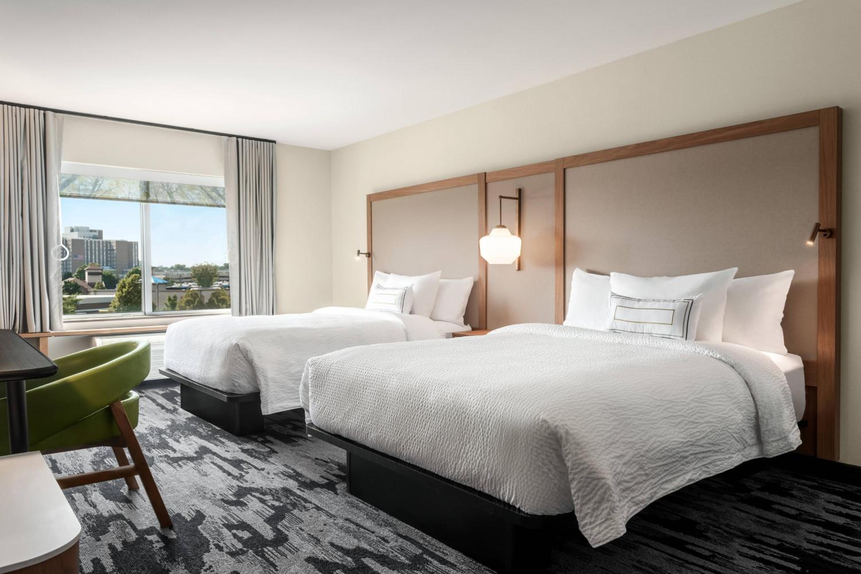 Guest room, 2 Queen, City view photo 3