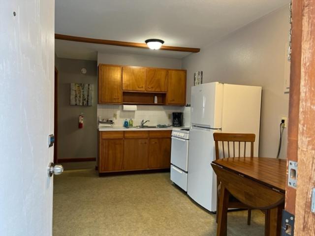 One-Bedroom Apartment - Photo 3