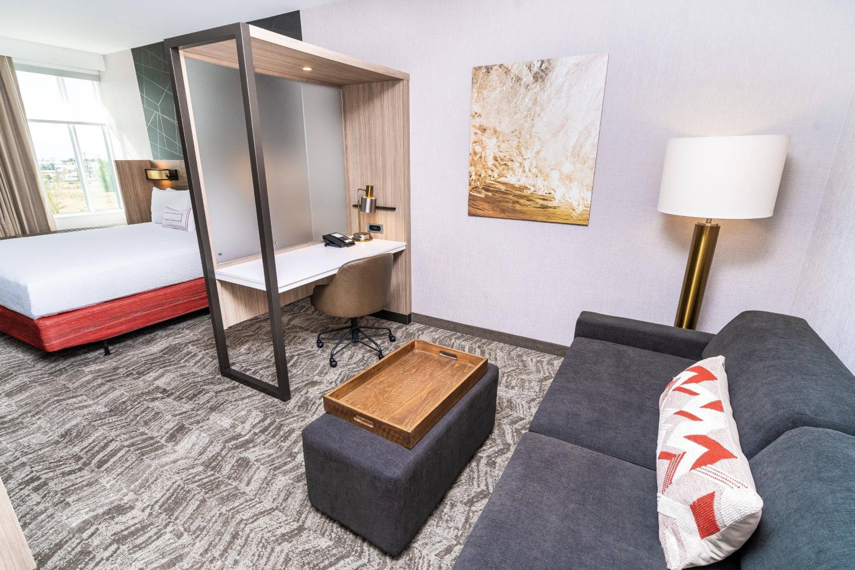 Suite with 2 Queen Trundle Beds