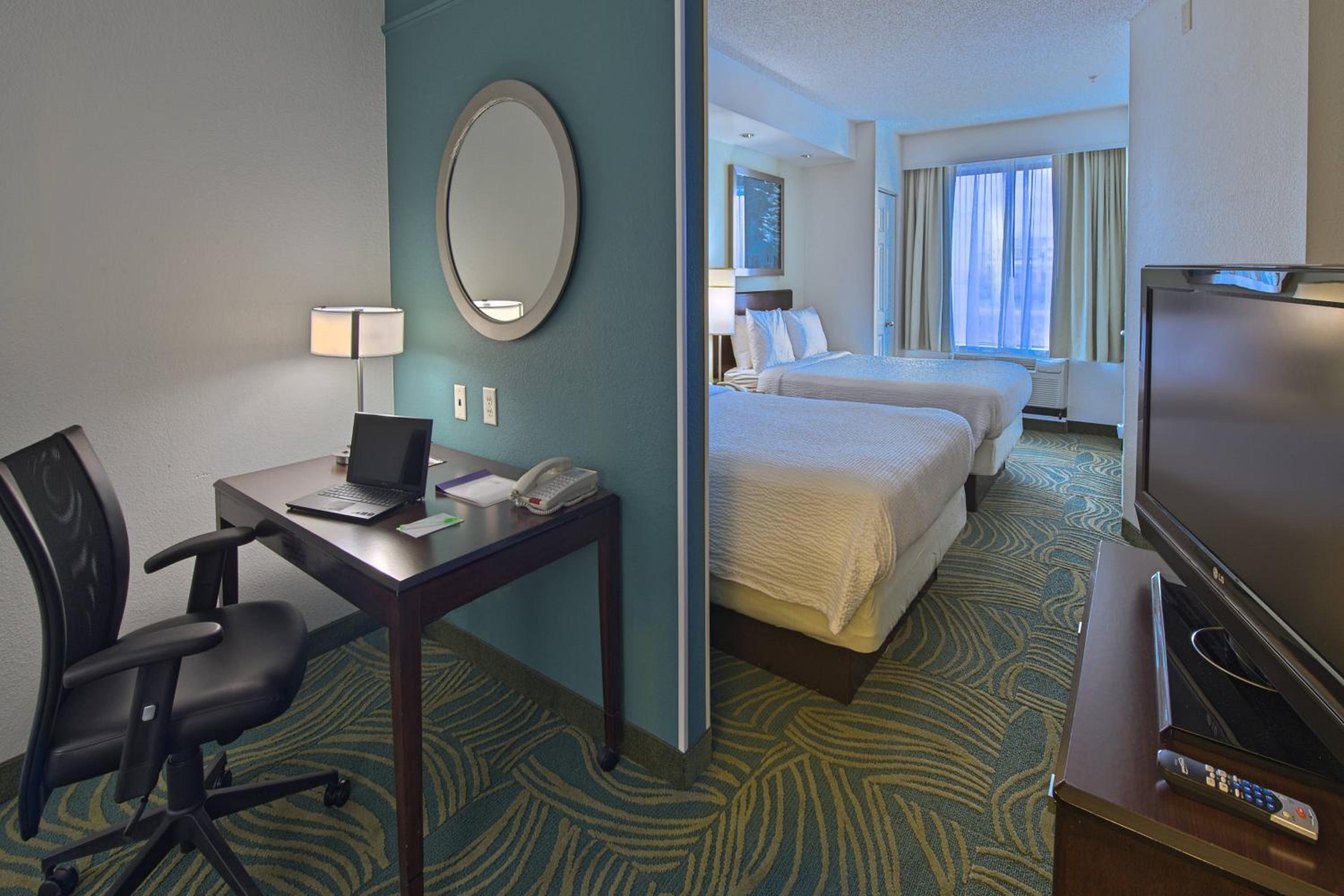 Suite with Roll-in Shower - Mobility and Hearing Accessible - Photo 2