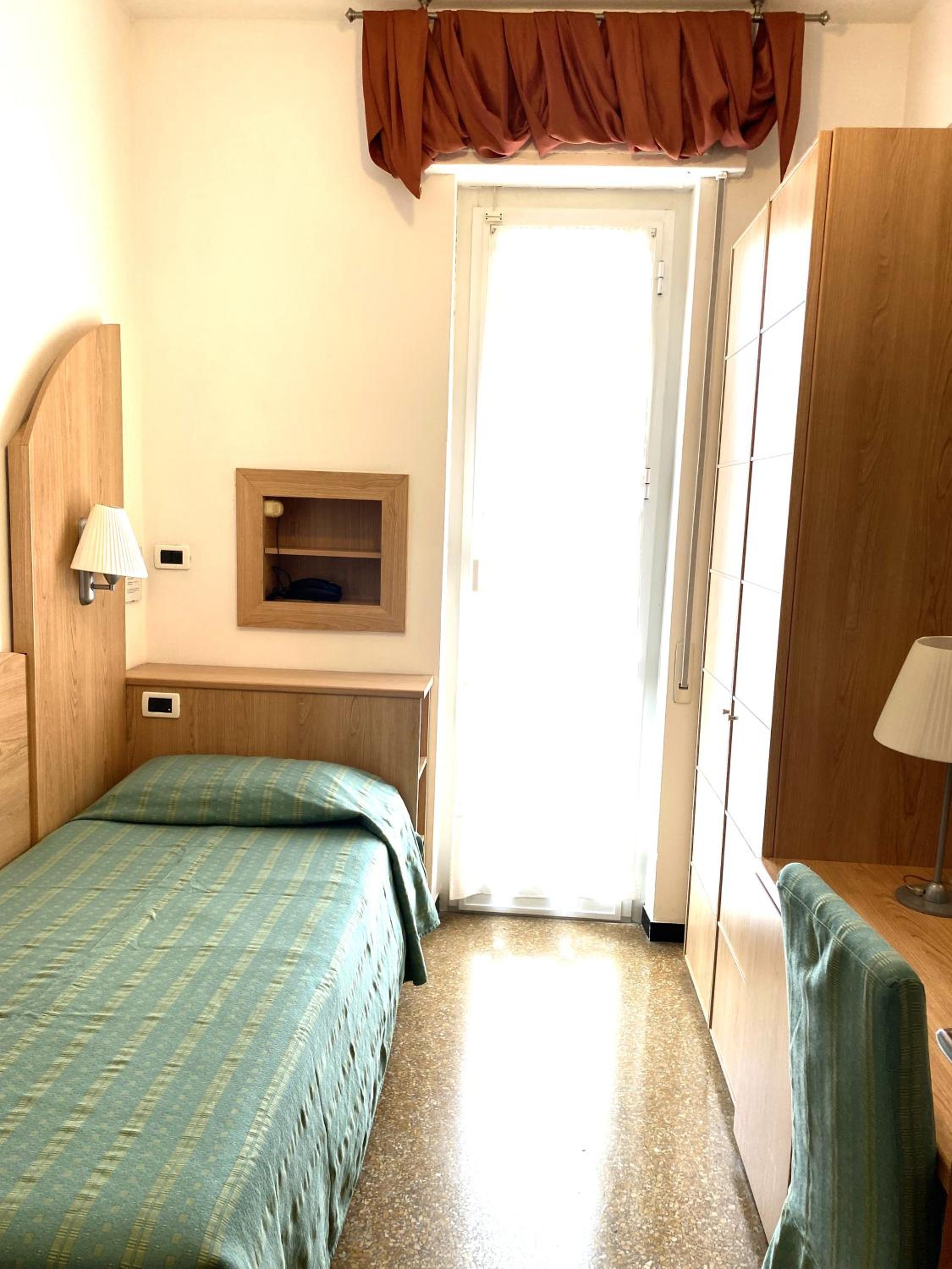 Standard Single Room photo 3
