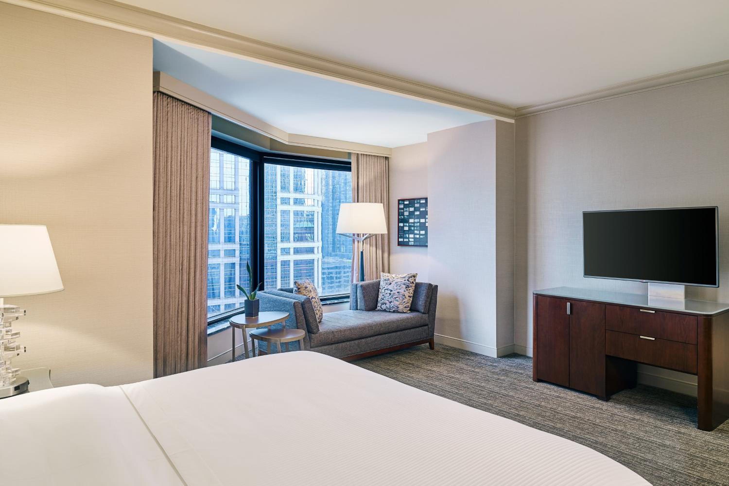 Deluxe King Room - Photo 1