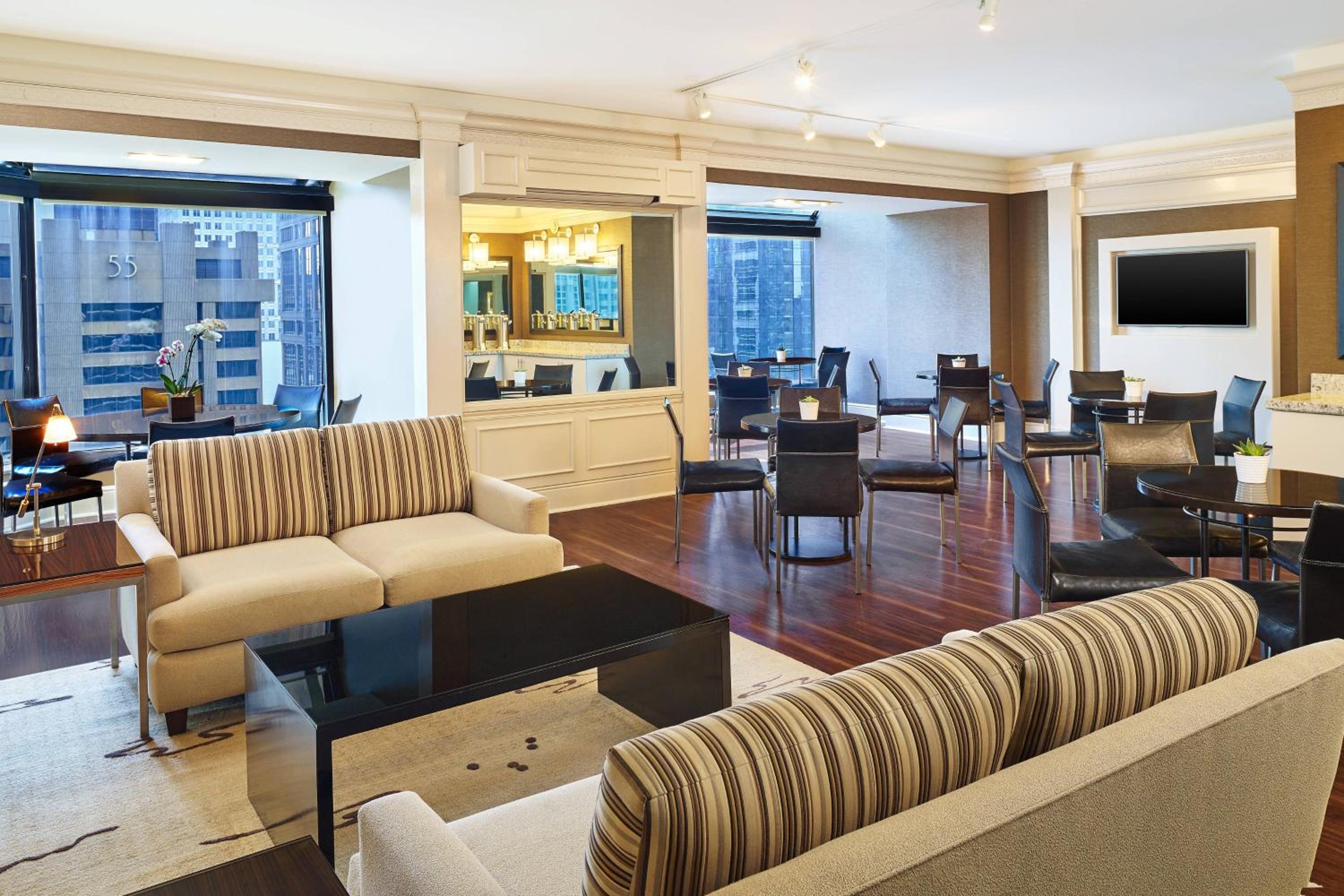 Double Room with 2 Double Beds - Club Level - Photo 3