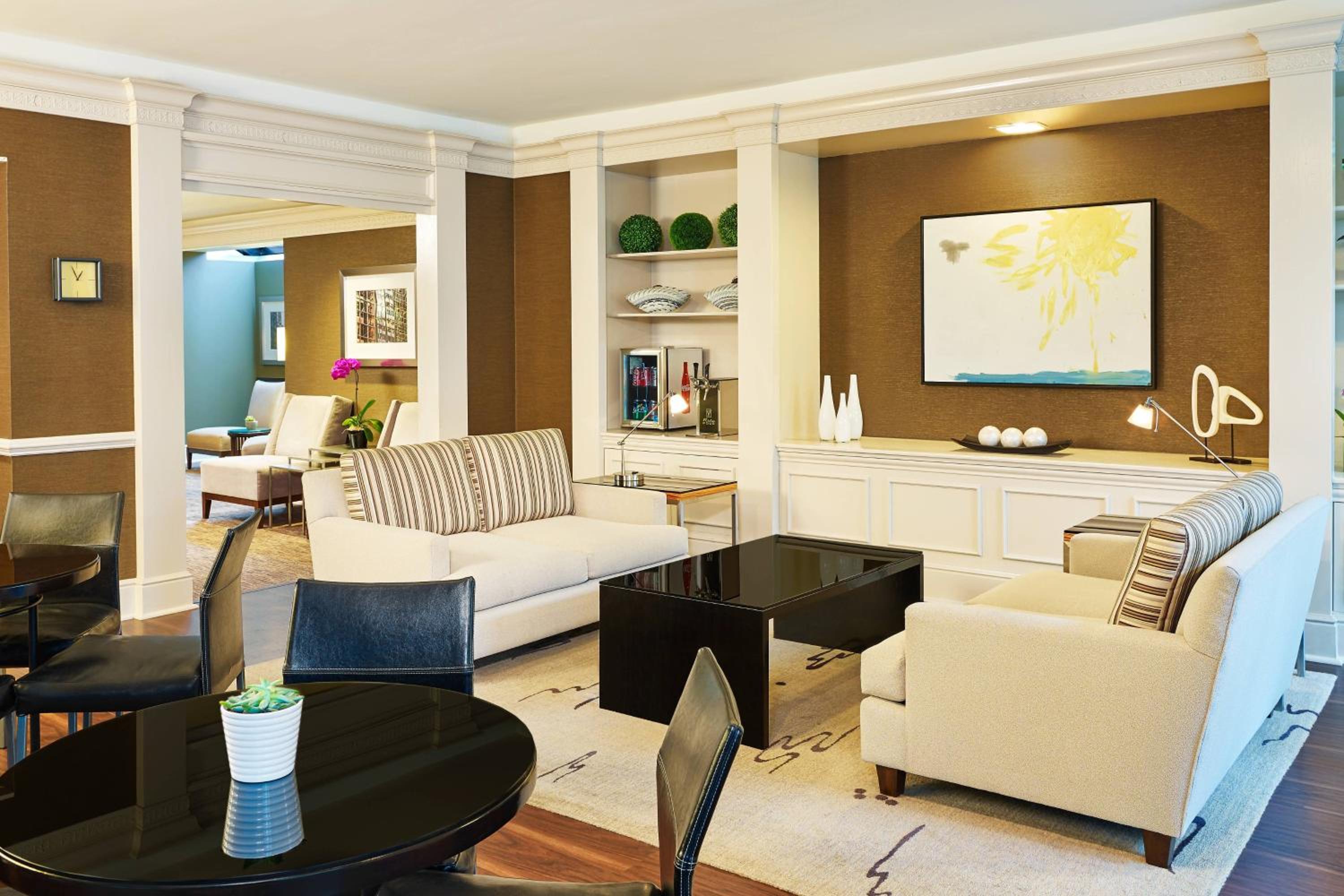 Double Room with 2 Double Beds - Club Level - Photo 2