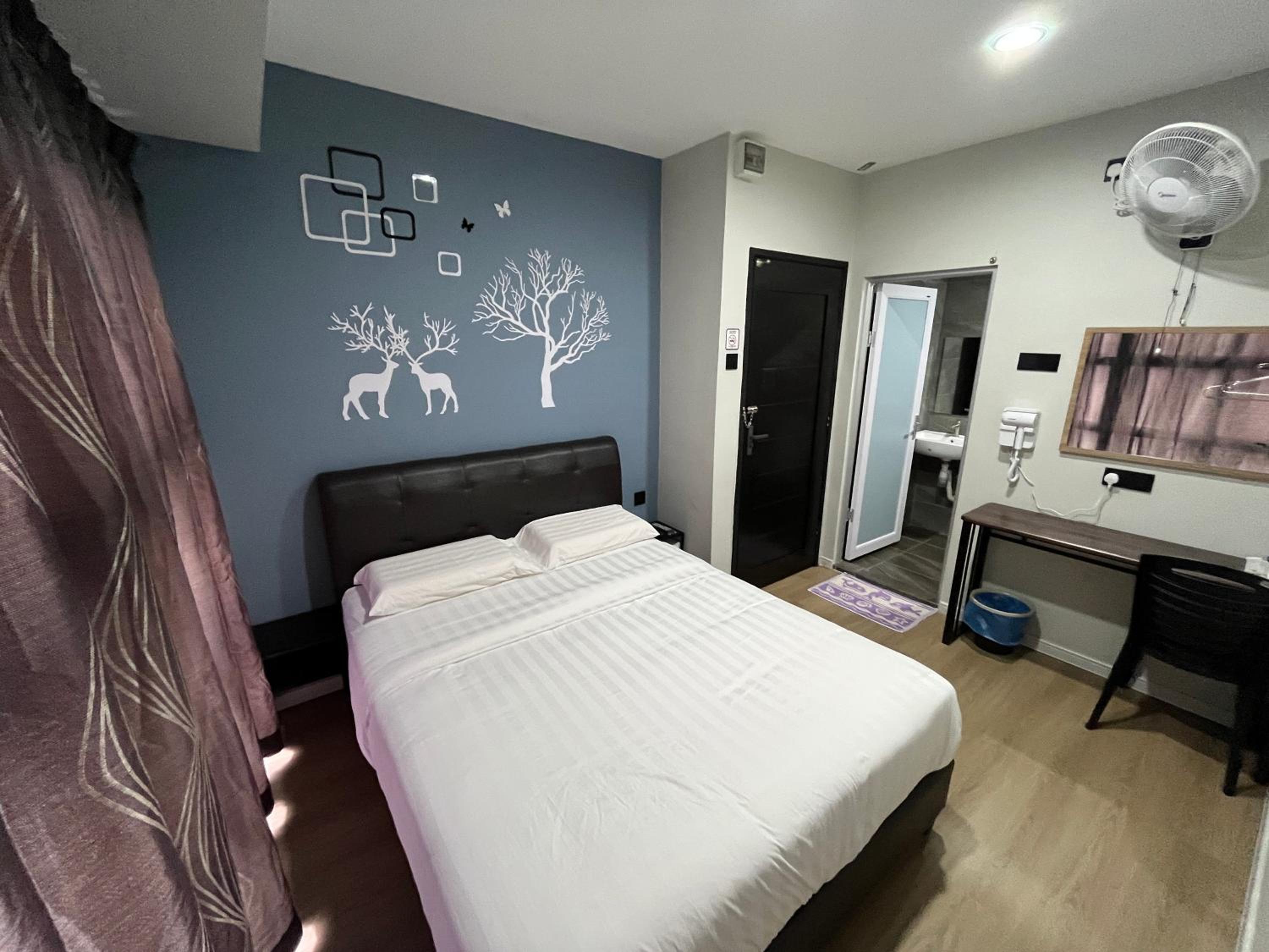 Deluxe Queen Room
