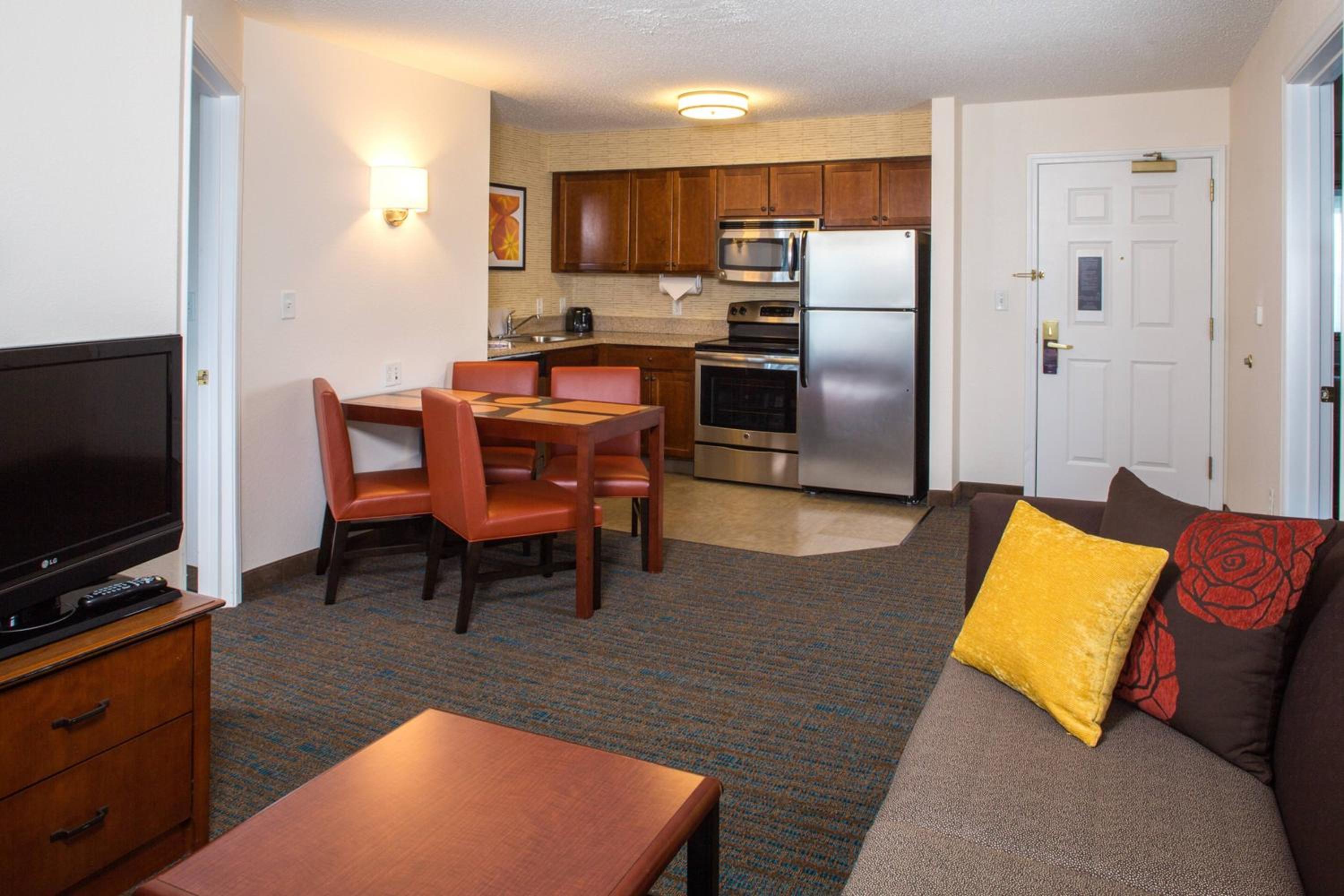 Two-Bedroom Suite - Photo 2