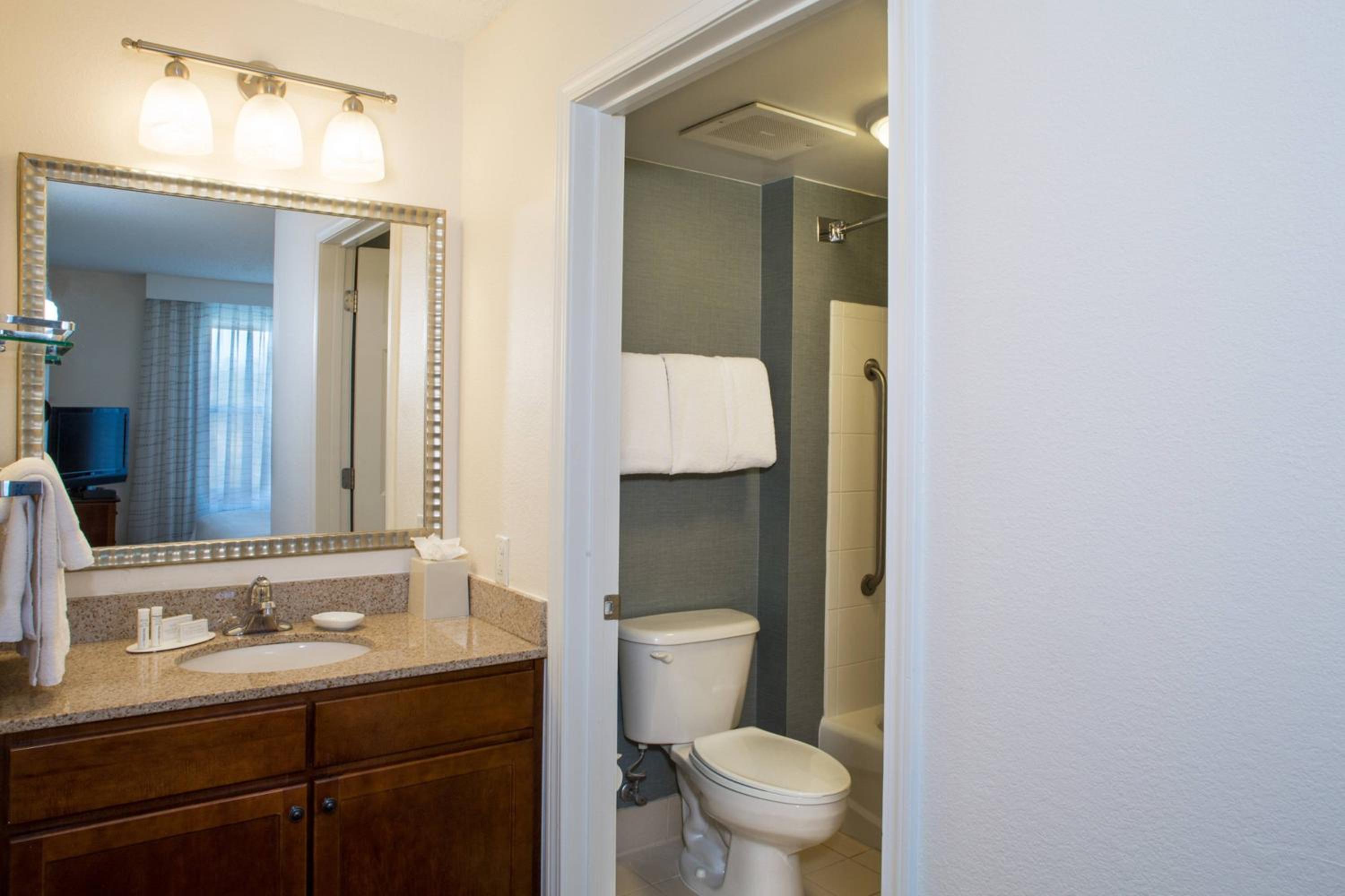 Two-Bedroom Suite - Photo 4