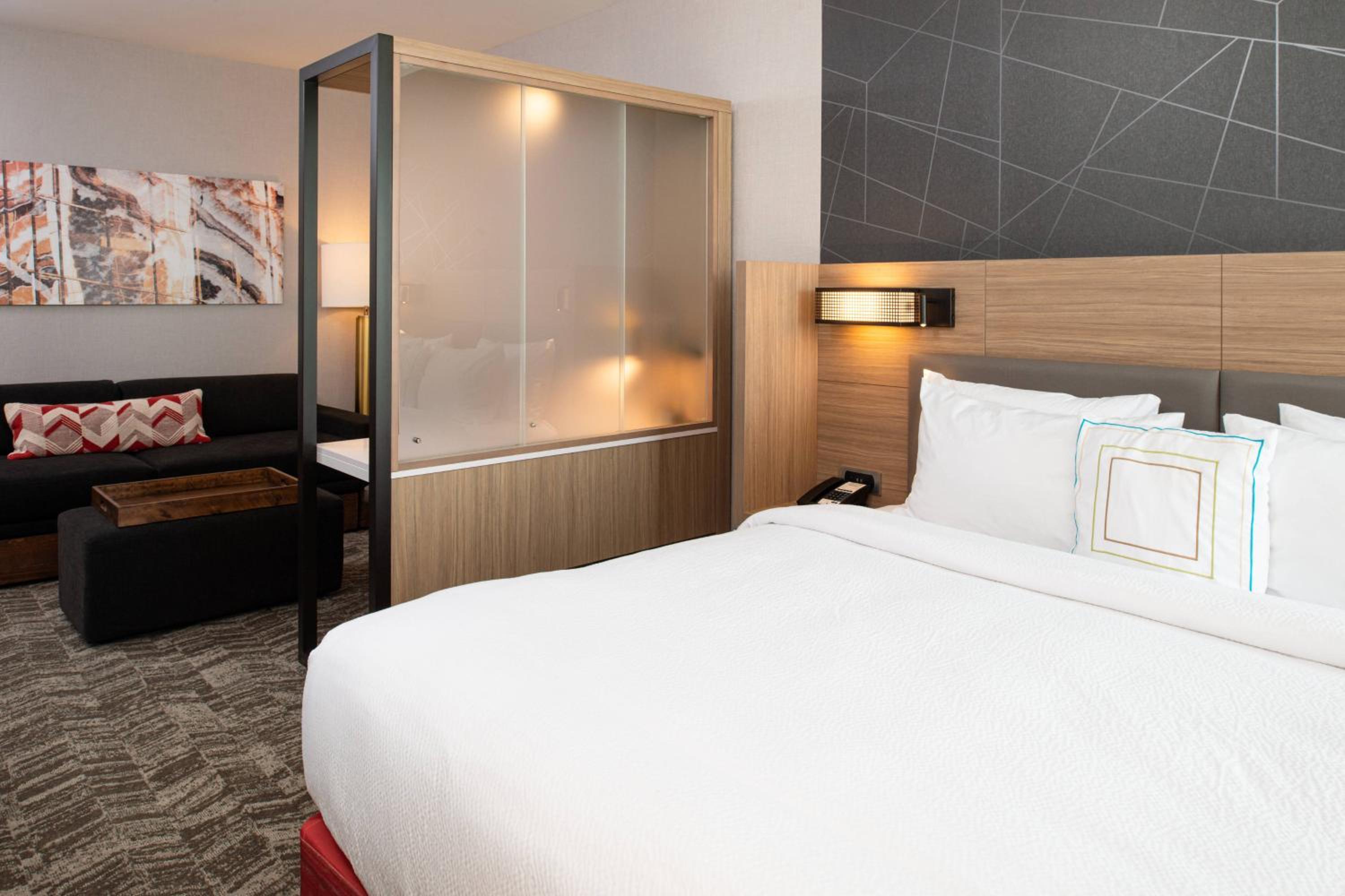 King Suite with Sofa Bed and Adapted Tub - Mobility and Hearing Accessible - Photo 7