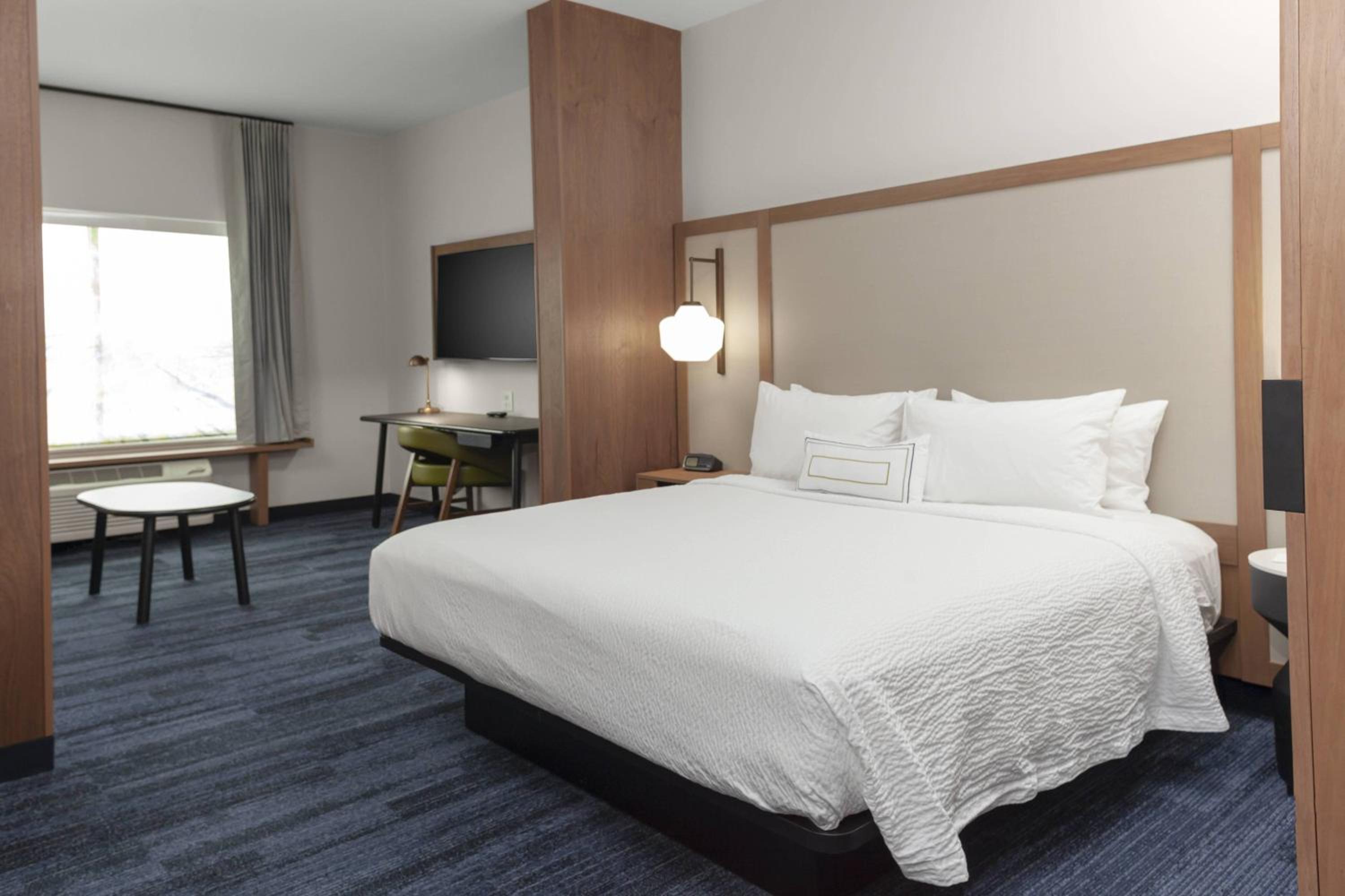 Executive King Suite with Sofa Bed - Photo 3