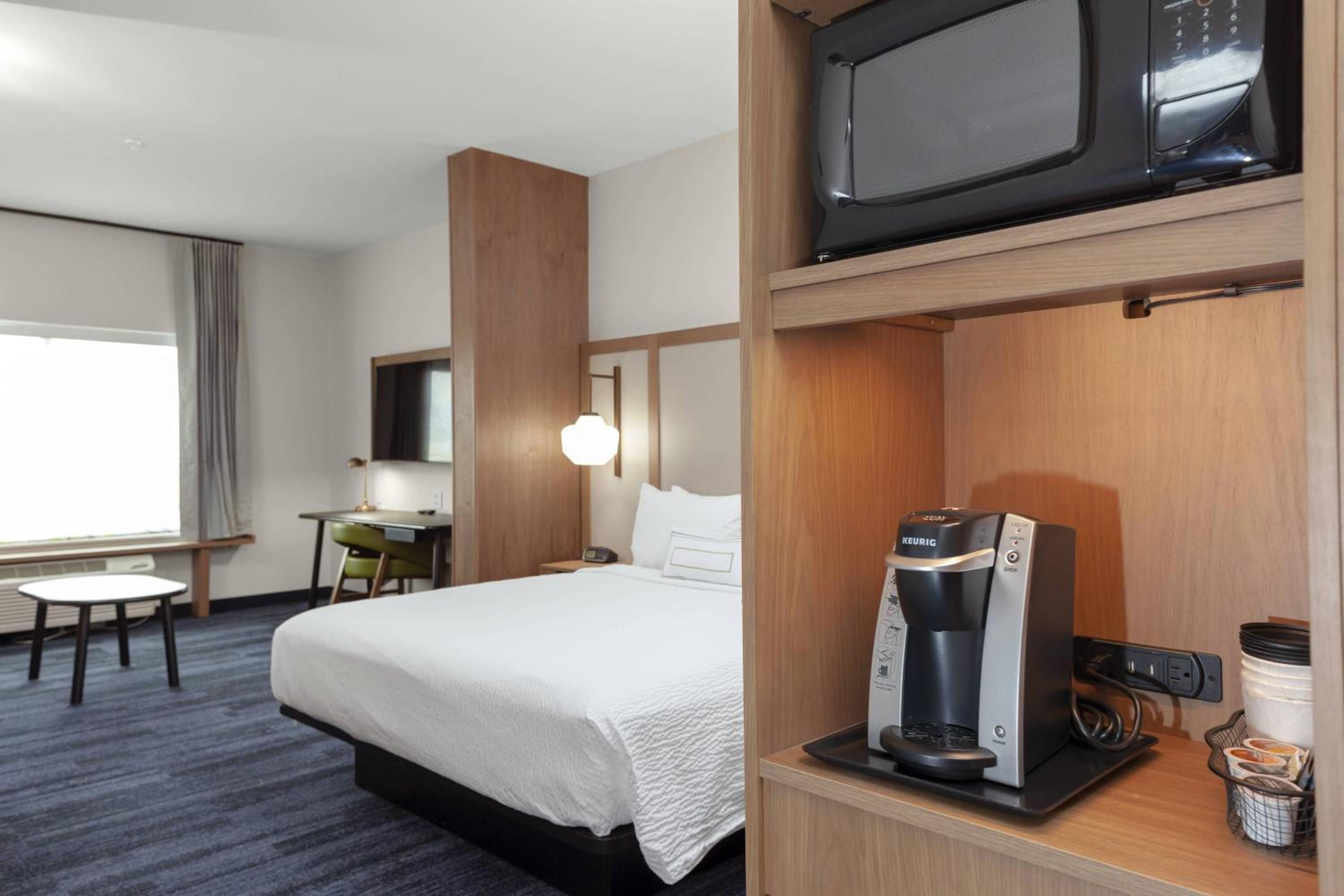 Executive King Suite with Sofa Bed - Photo 2