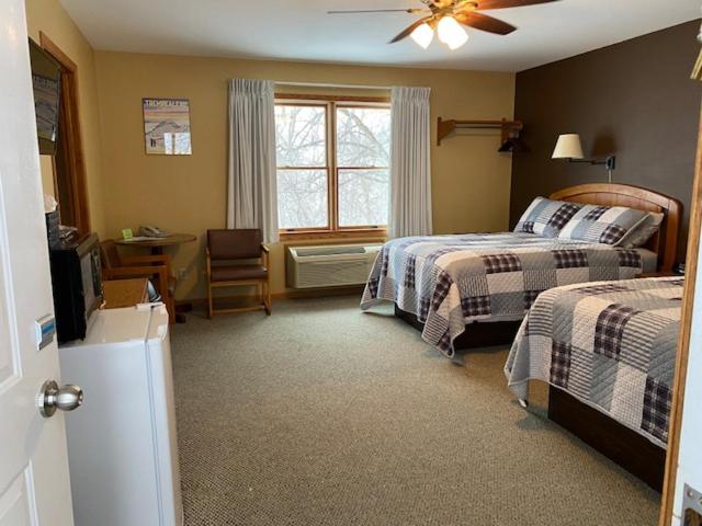 Double Room with Balcony - Photo 3