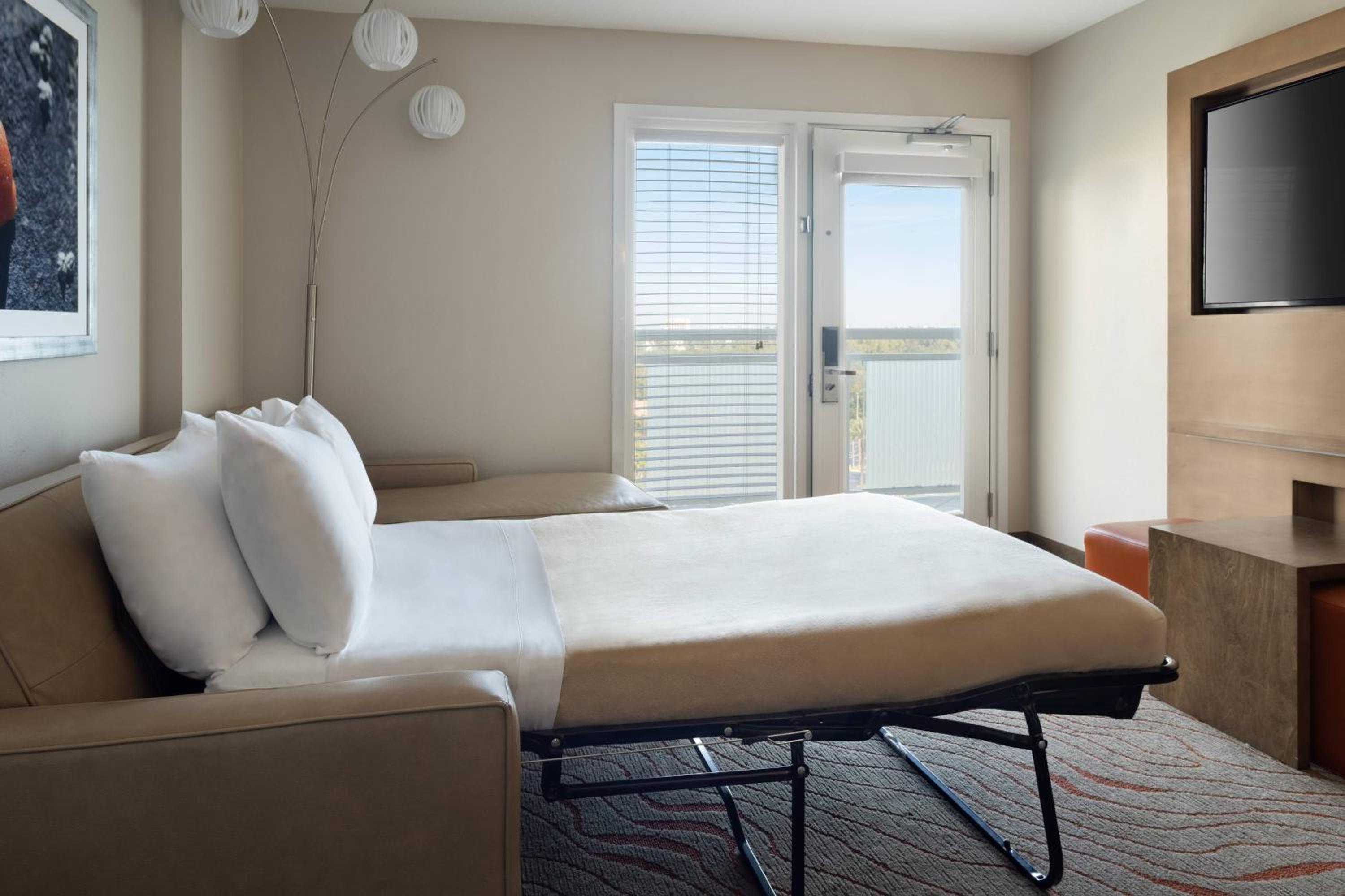 1 Bedroom 2 room Suite, 1 King, Sofa Bed, Waterfront View, Balcony  - Photo 3