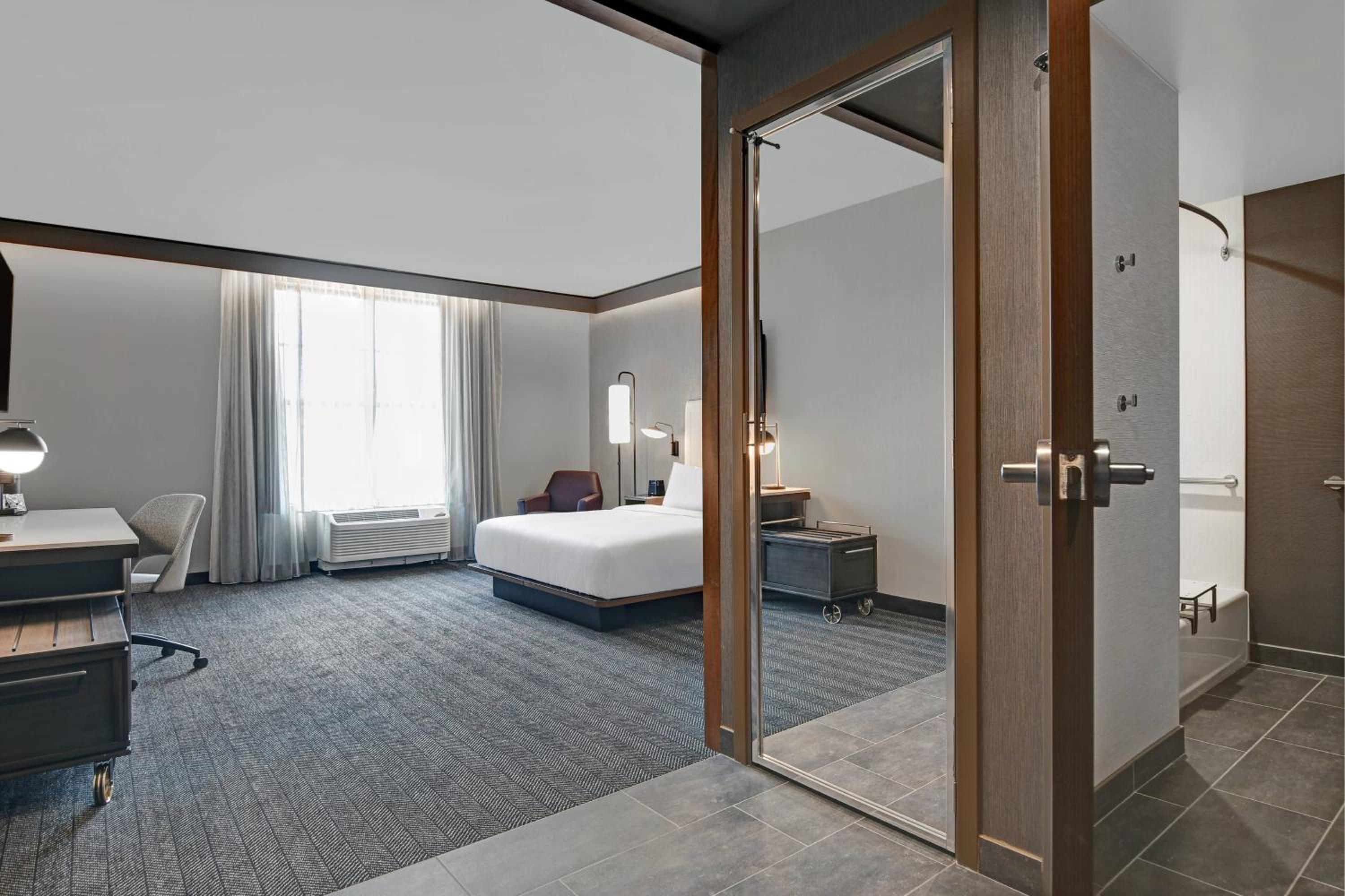 King Room - Hearing Accessible - Photo 3