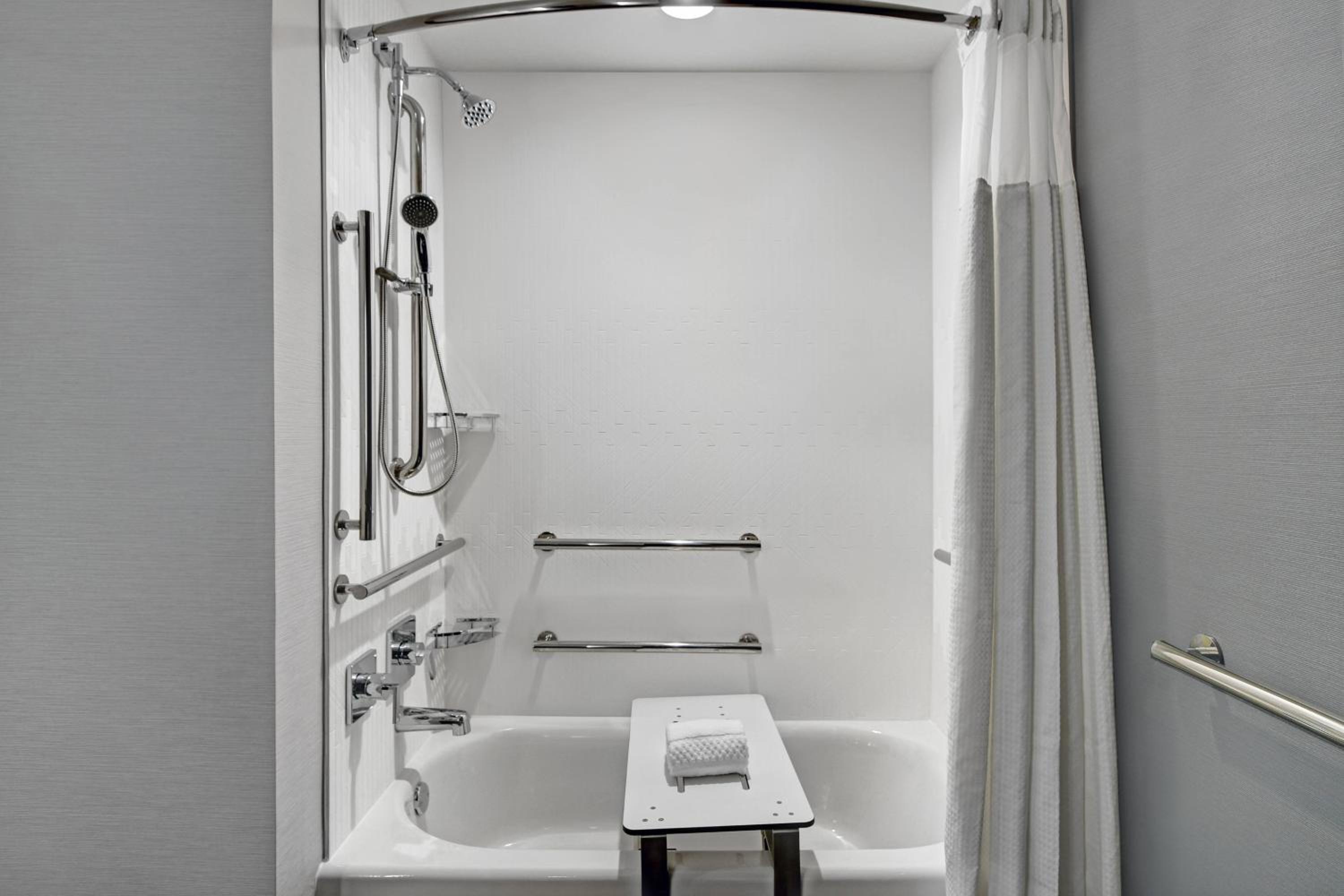 King Room with Adapted Tub - Mobility and Hearing Accessible