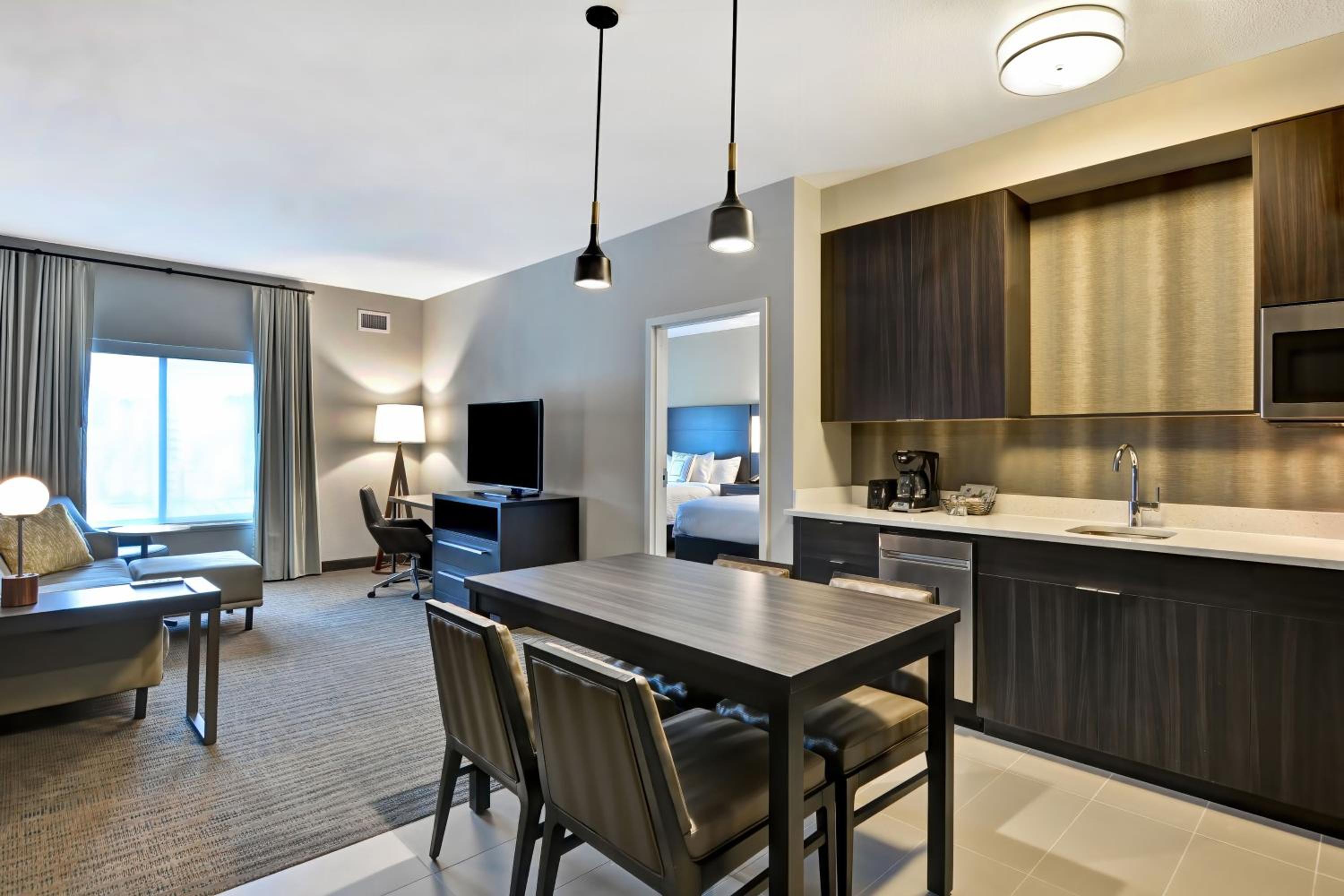 1 Bedroom Suite, 2 Queen - Photo 2