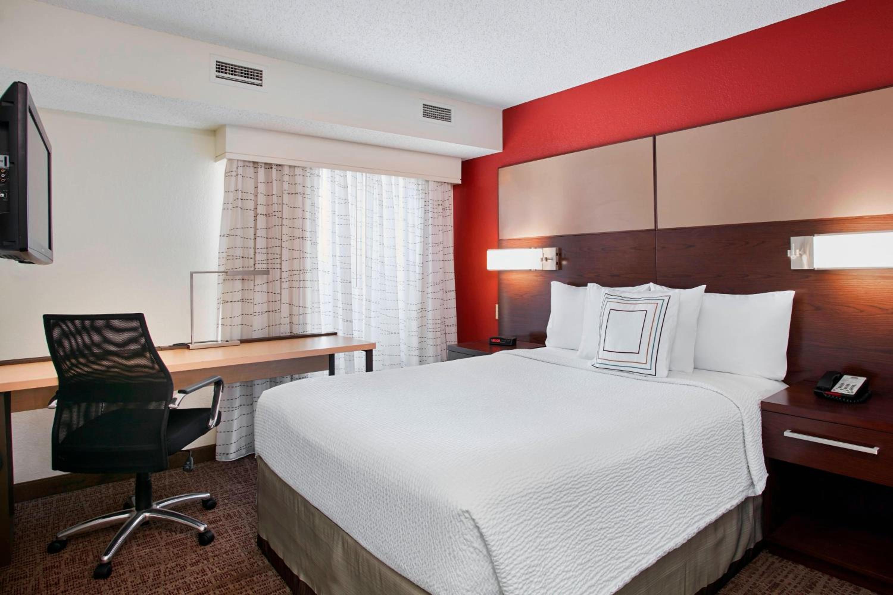 Two-Bedroom Suite - Photo 2