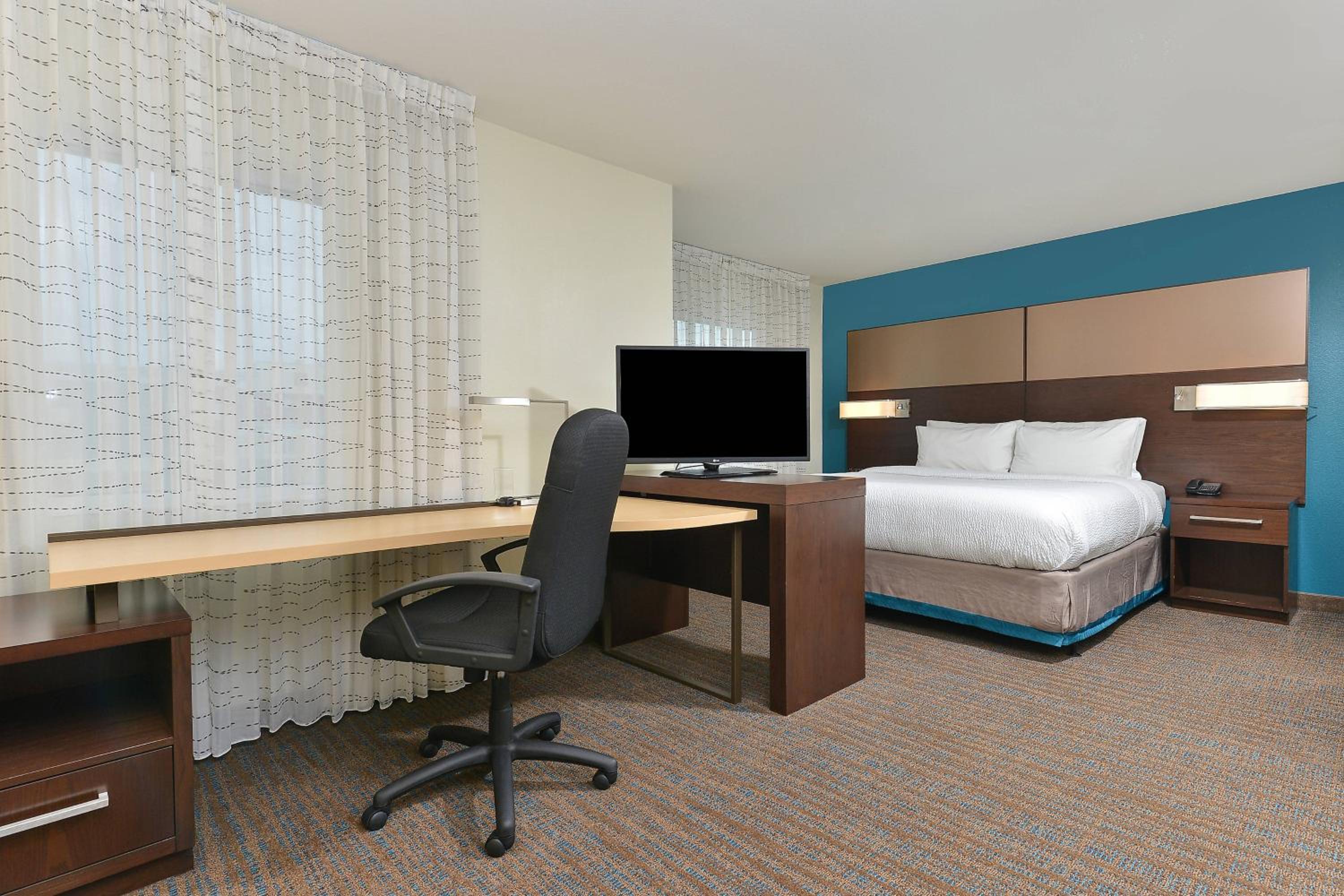 King Studio with Sofa Bed - Hearing Accessible