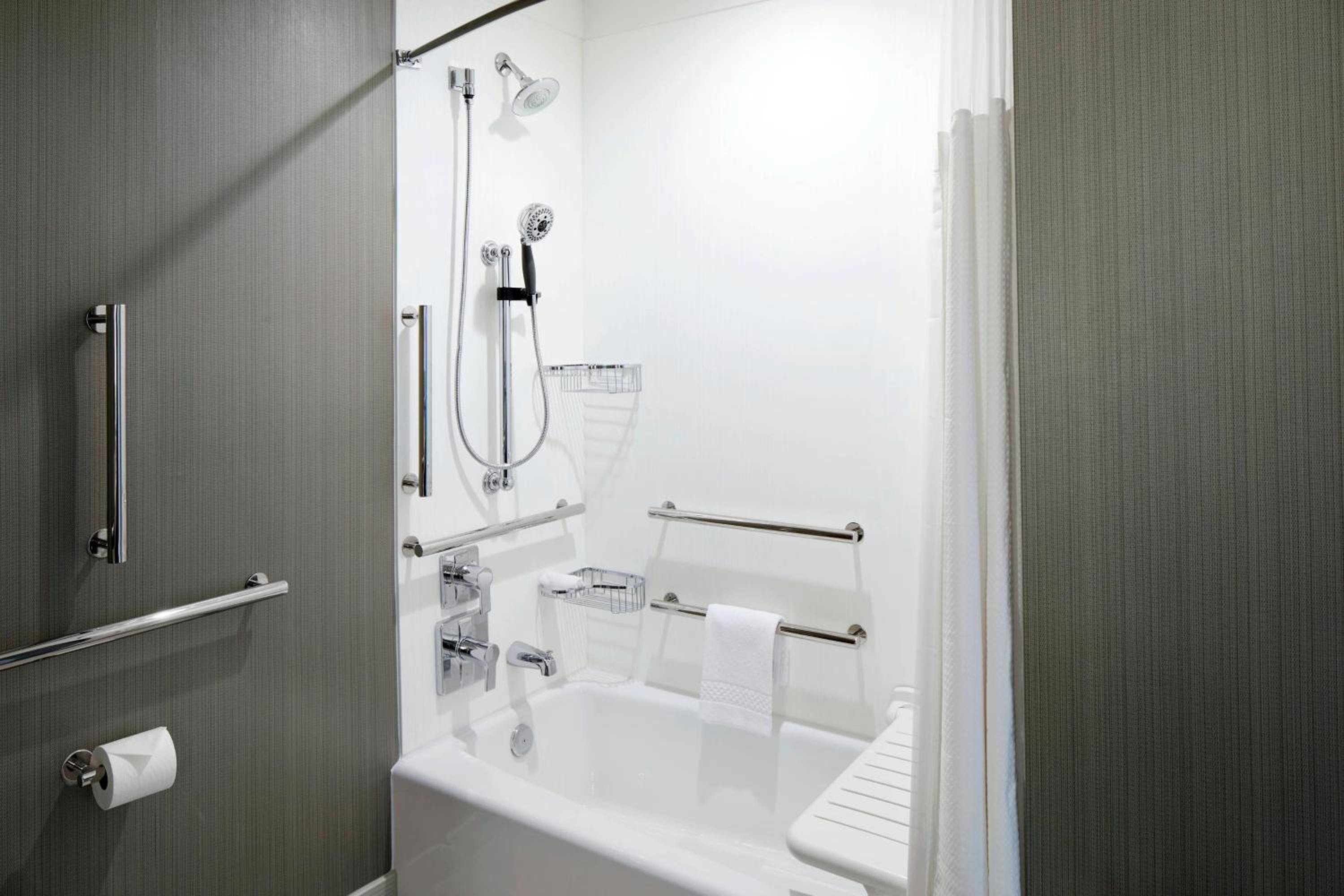 One-Bedroom King Suite with Sofa Bed and Adapted Tub - Mobility and Hearing Accessible photo 3