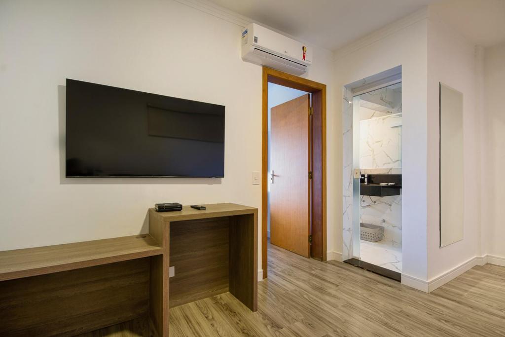 Double Room with Spa Bath Individual thumbnail 6