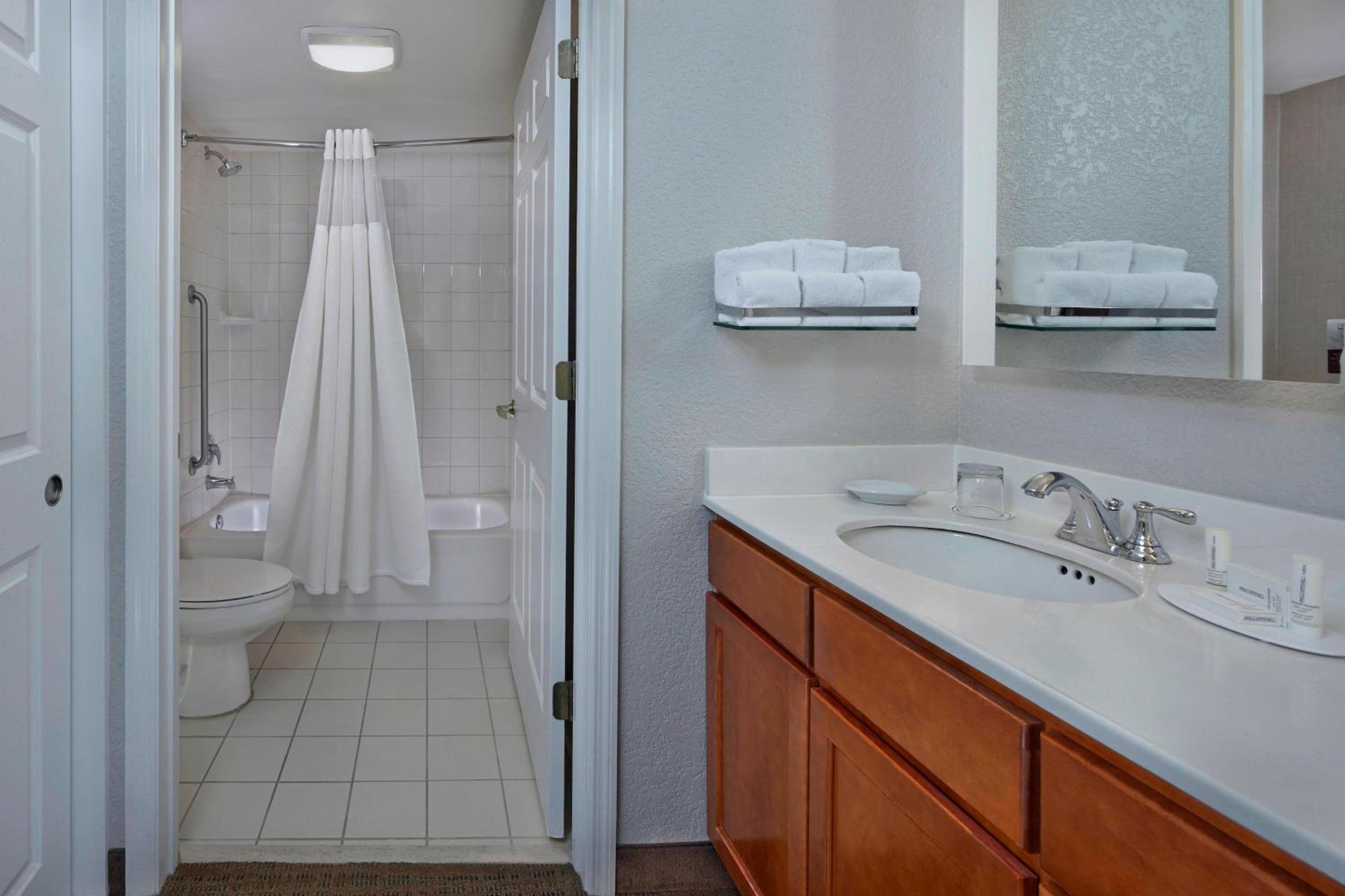 Two-Bedroom Suite - Photo 4