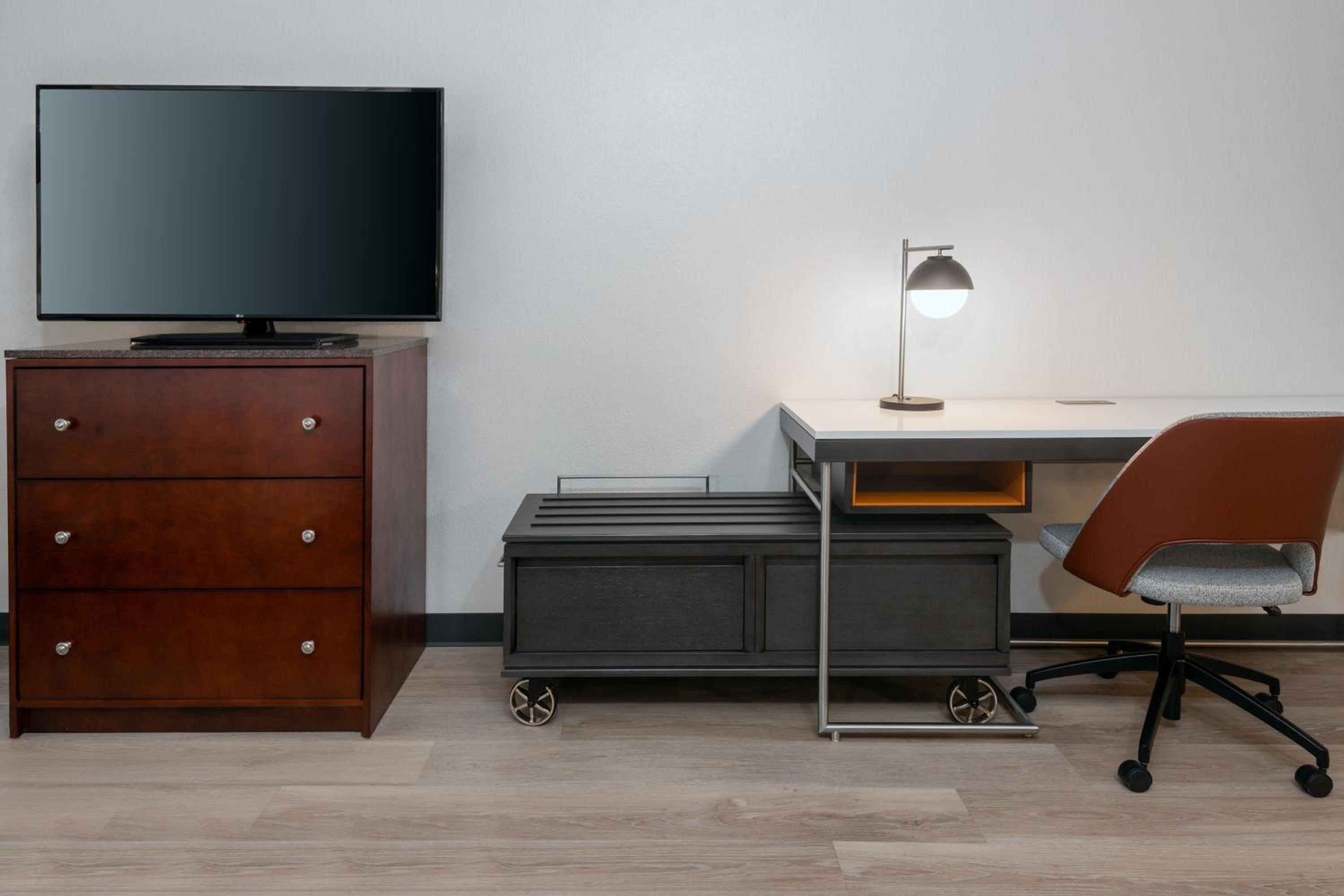 King Room with Bathtub and Sofa Bed - Mobility Access/Hearing Accessible