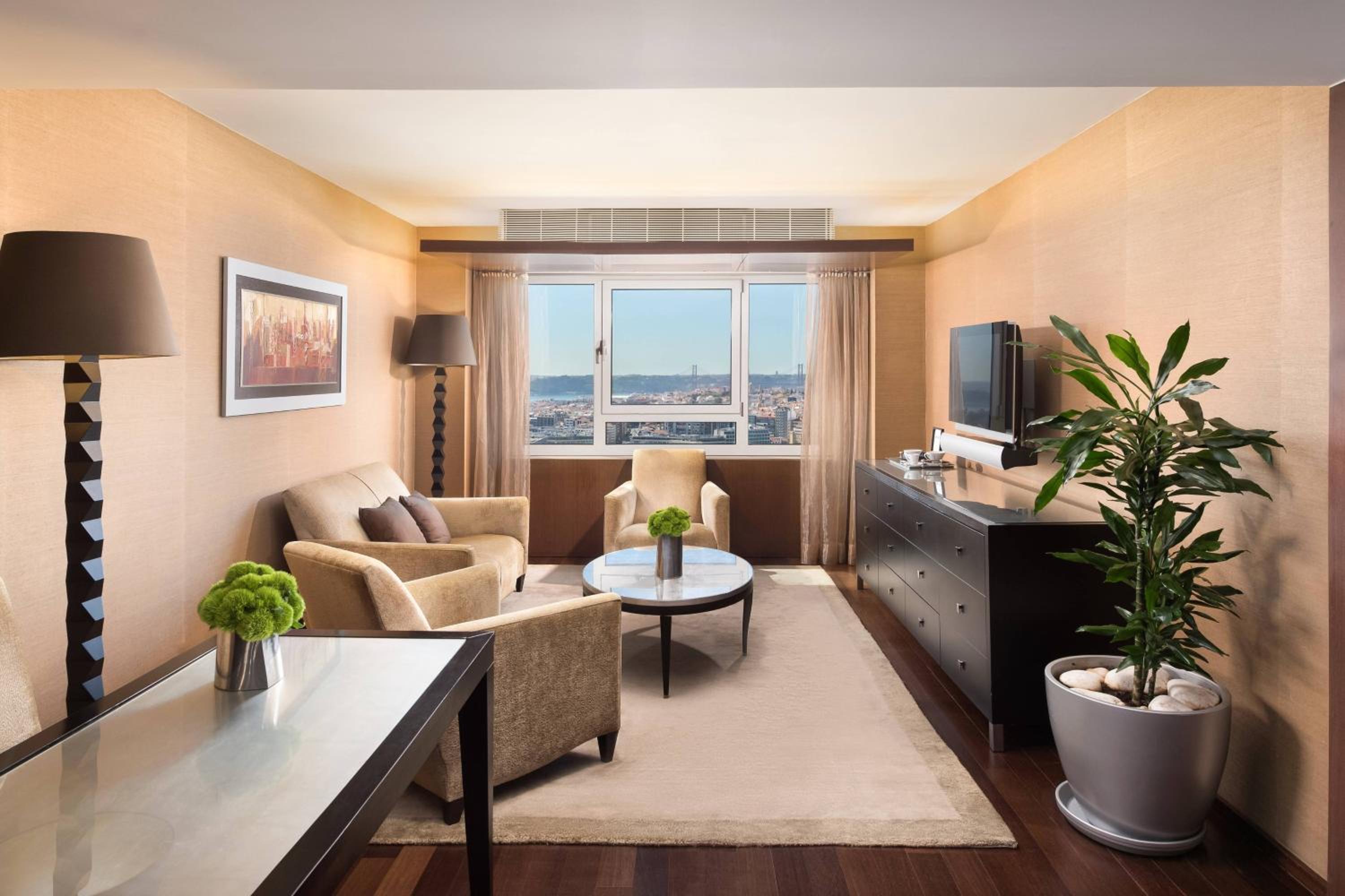 Executive Suite, Club lounge access, 2 Twin/Single Bed(s) - Photo 1