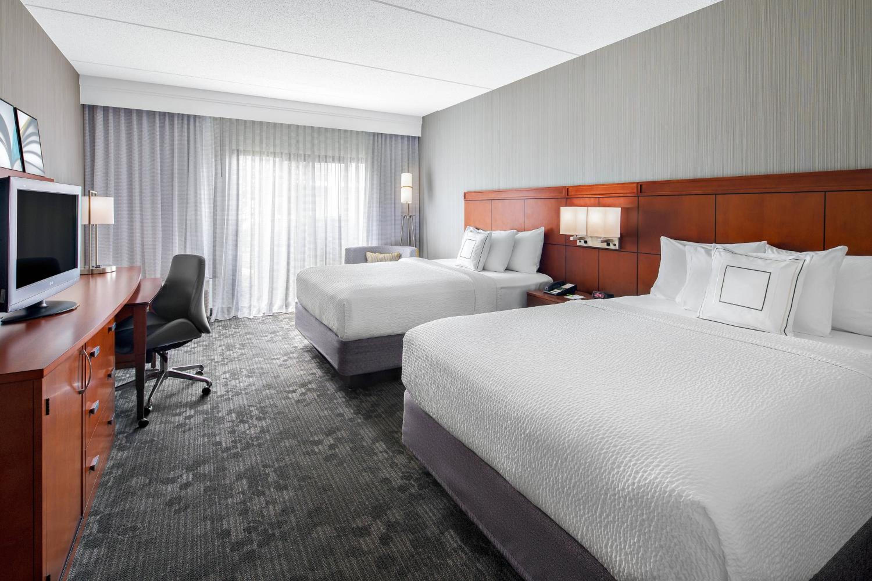 Queen Room with Two Queen Beds - Photo 1