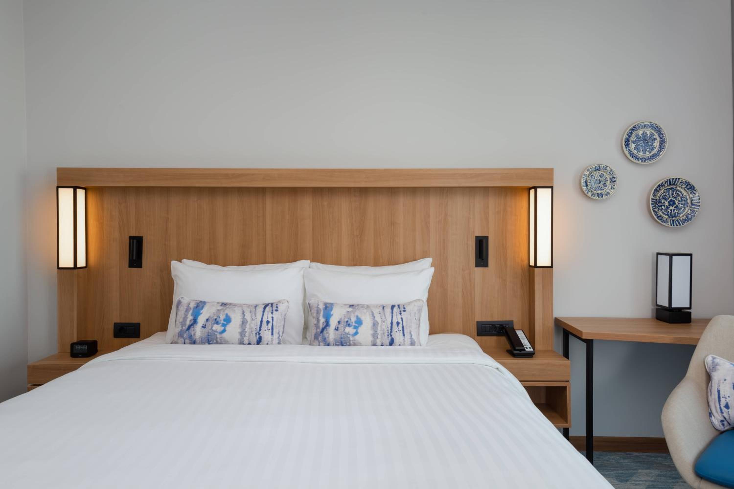 Standard King, Guest room, 1 King - Photo 3
