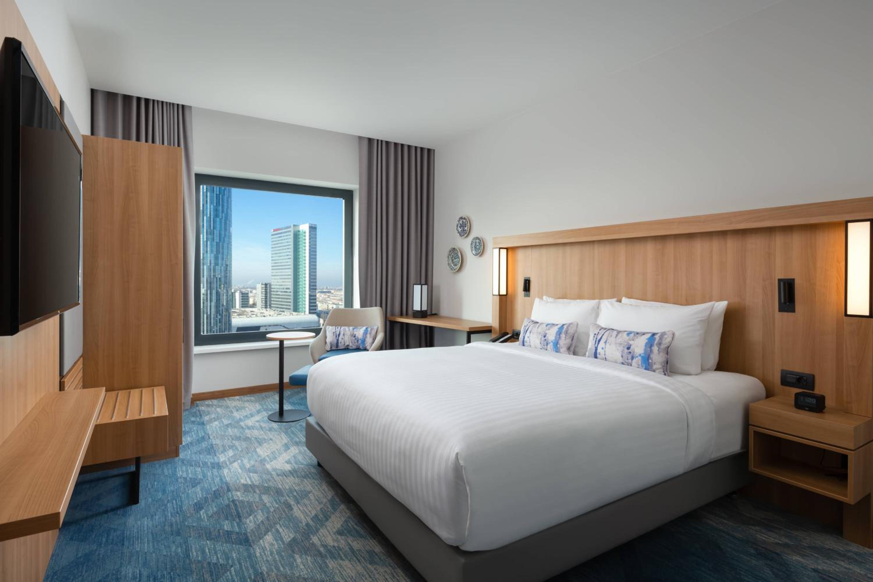 Superior King, Guest room, 1 King - Photo 1