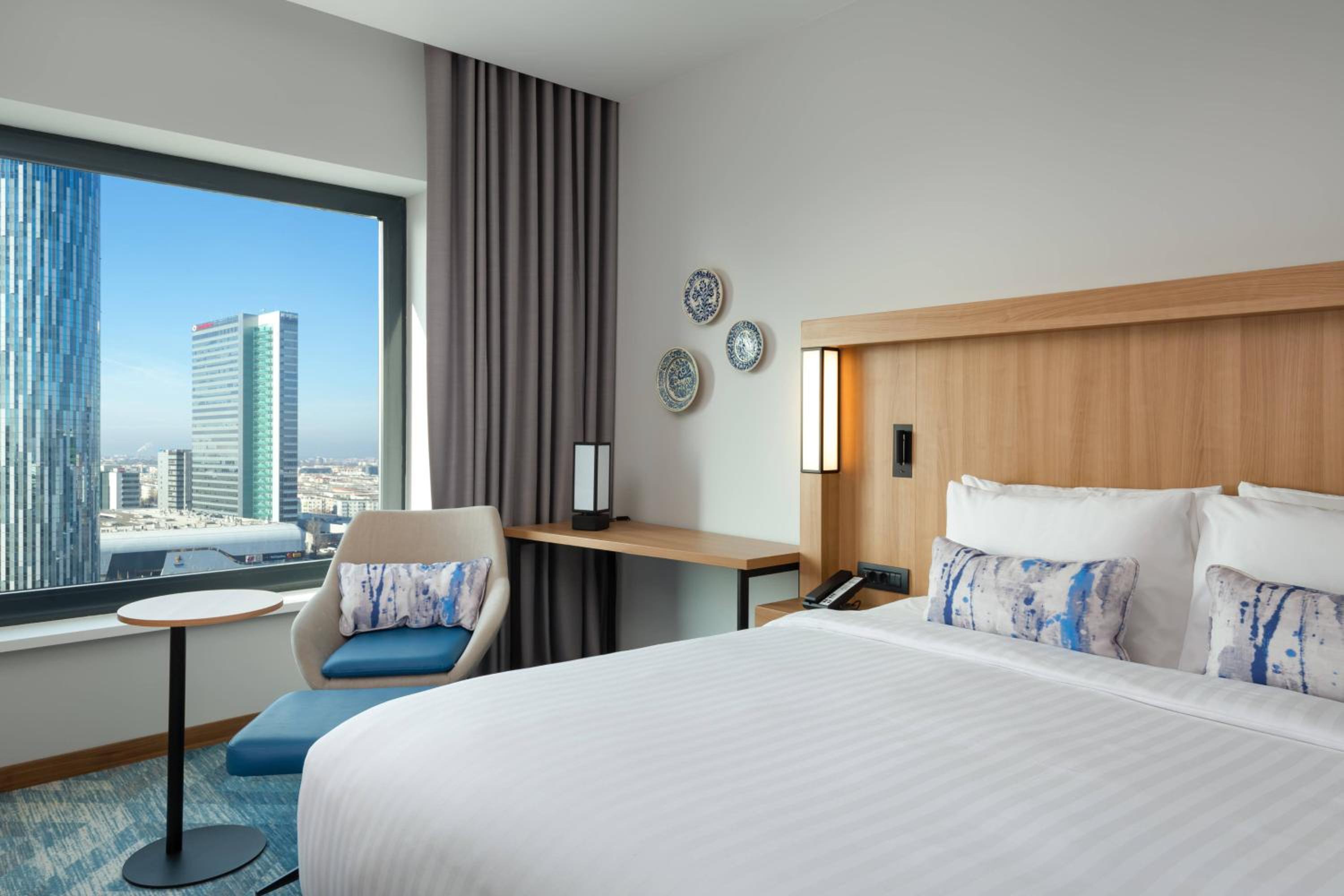 Superior King, Guest room, 1 King - Photo 2