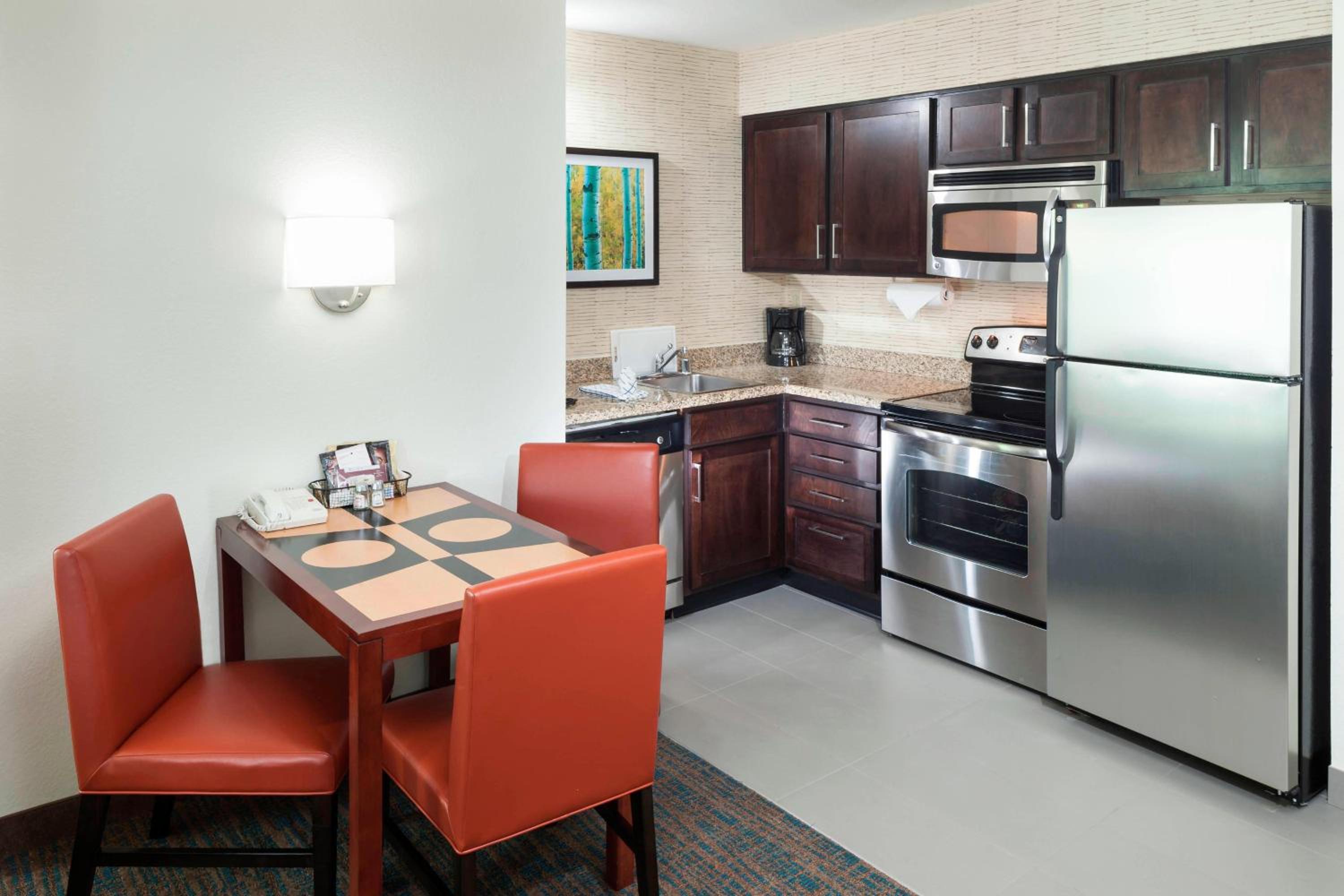 Two-Bedroom Suite with Sofa Bed and Fireplace - Photo 4