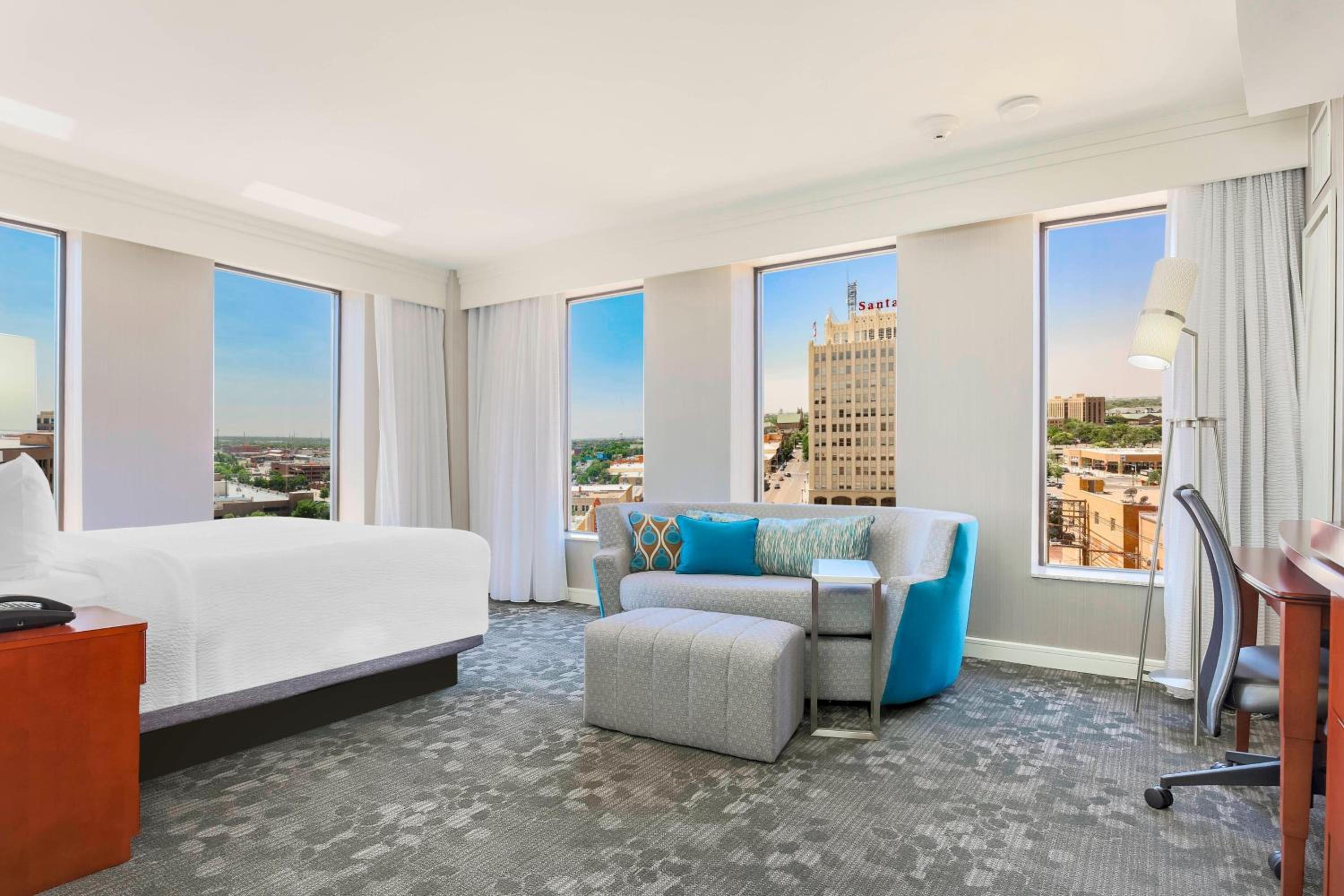 King Room with City View and Sofa Bed - Photo 1