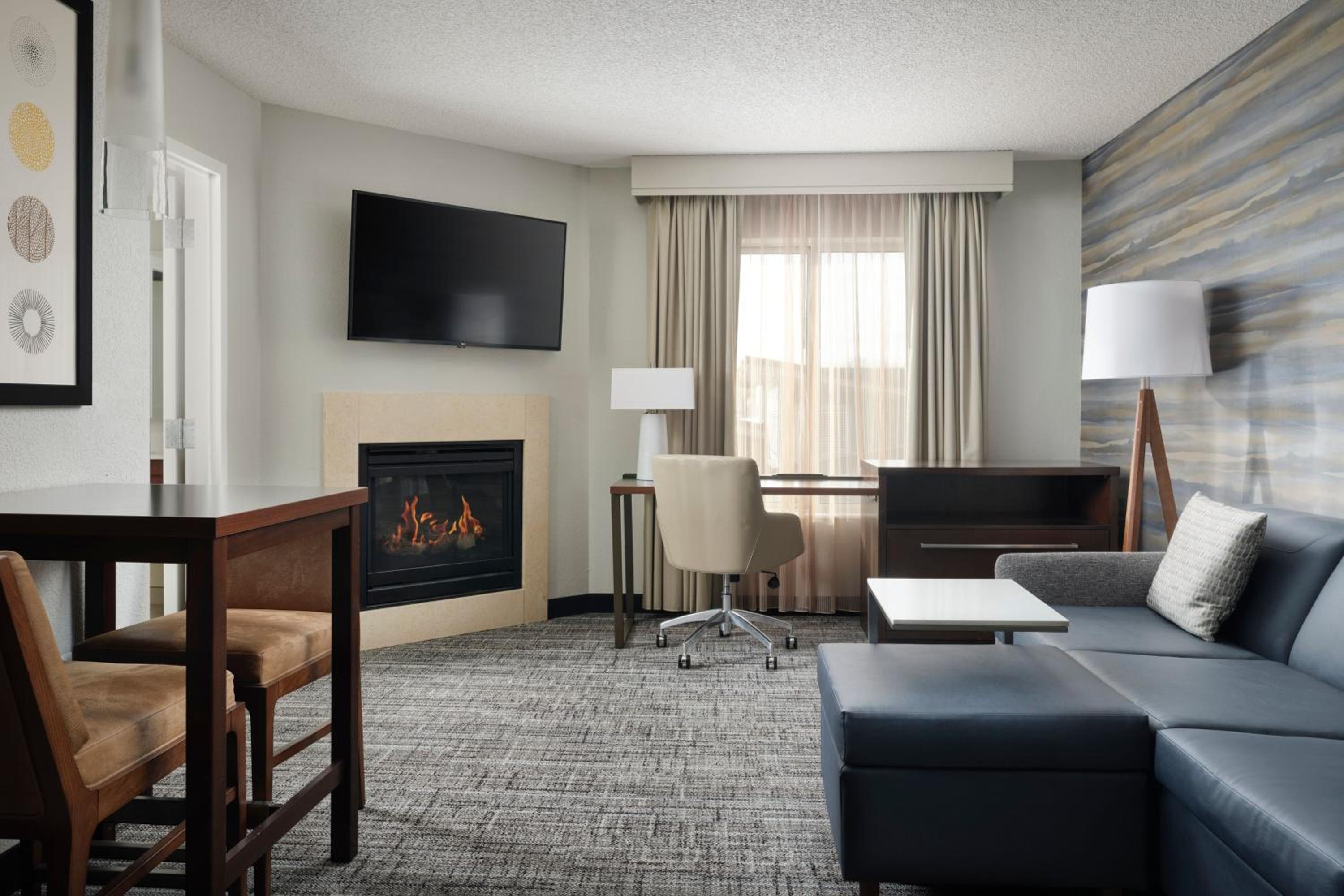 1 Bedroom Suite, 1 King, Sofa bed photo 1