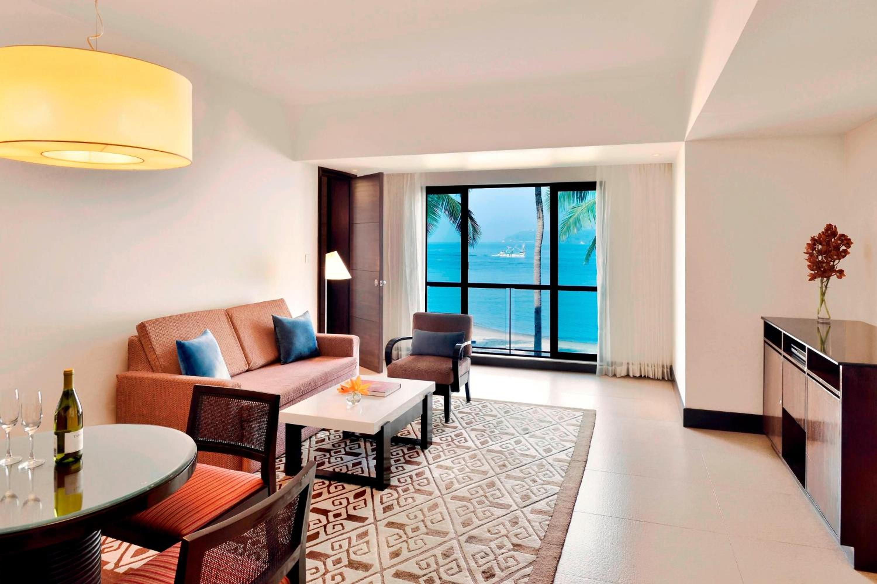 One-Bedroom Suite with Bay View - Photo 6