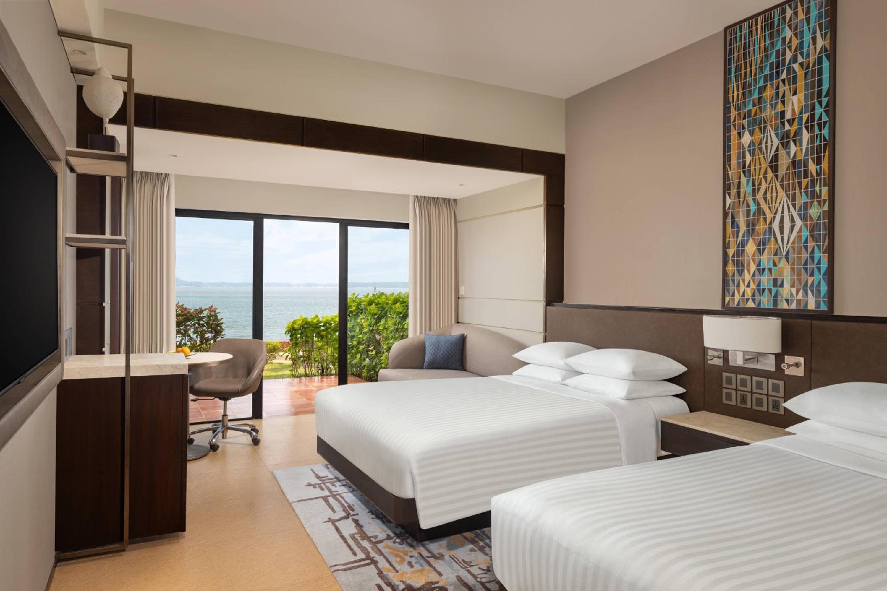 Queen Room with Two Queen Beds and Patio - Bay View