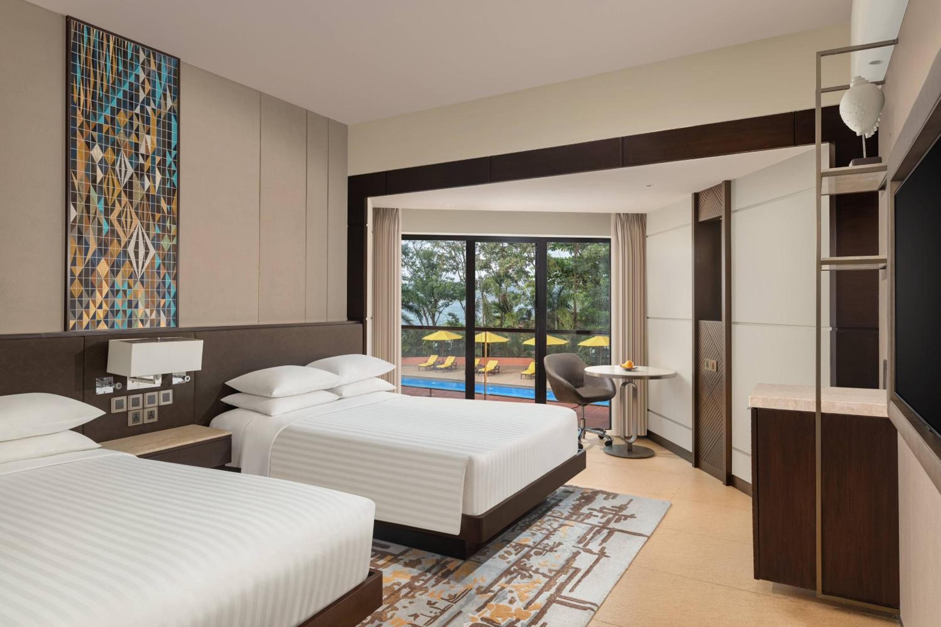 Pool View, Guest room, 2 Queen, Pool view - Photo 1
