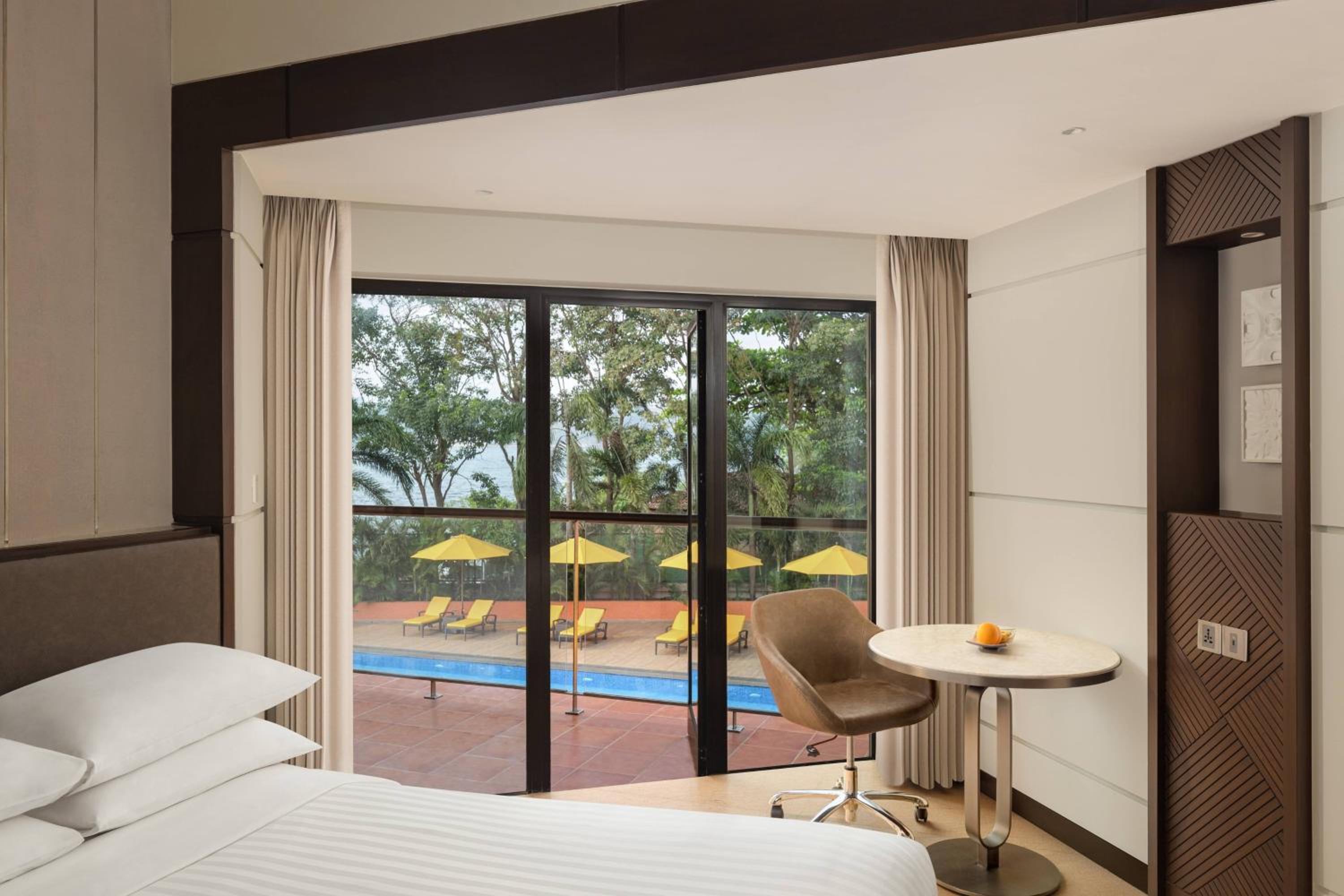 Pool View, Guest room, 2 Queen, Pool view - Photo 3
