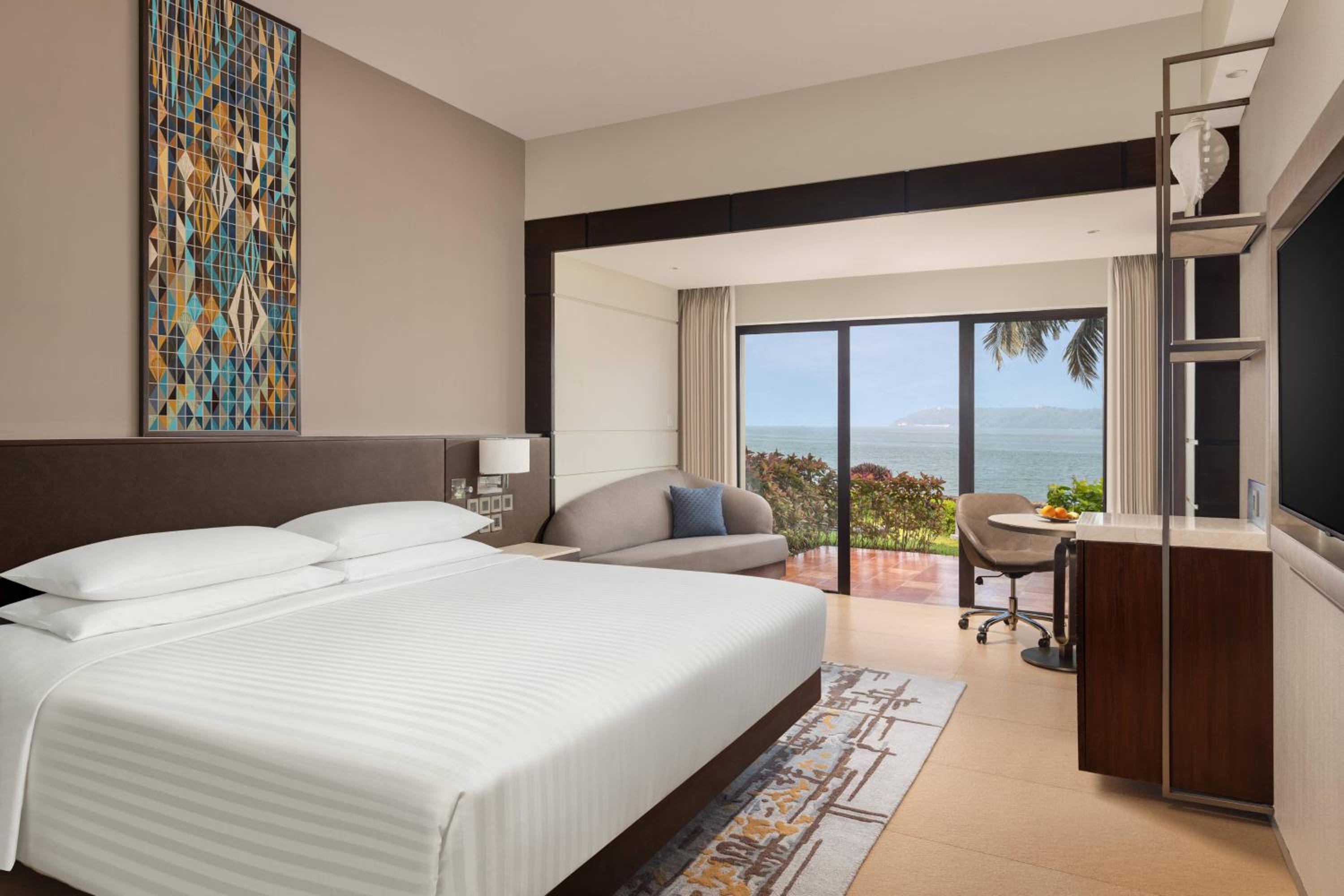 One-Bedroom Suite with Bay View - Photo 1