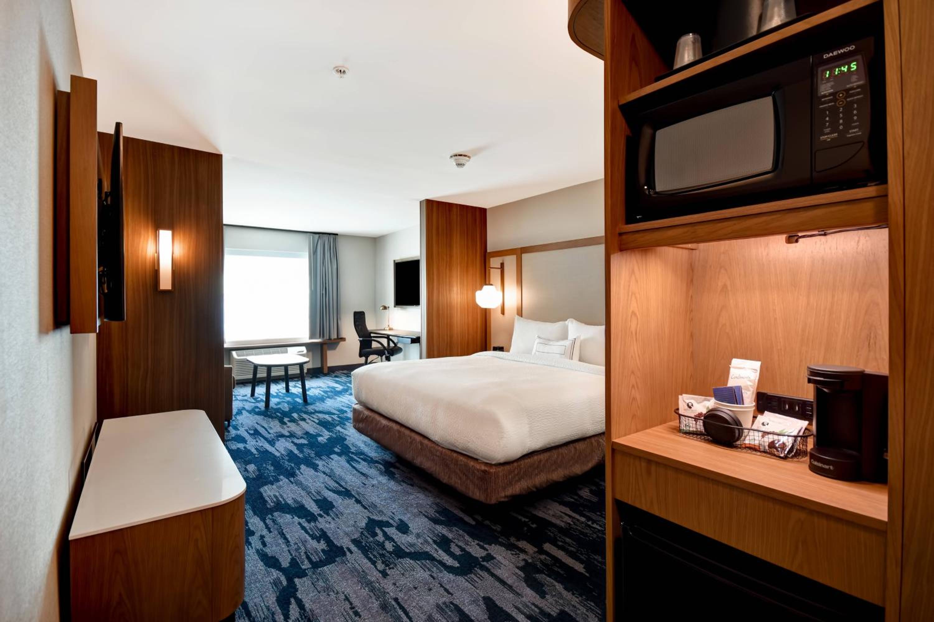 Suite, 1 King, Sofa bed - Photo 2