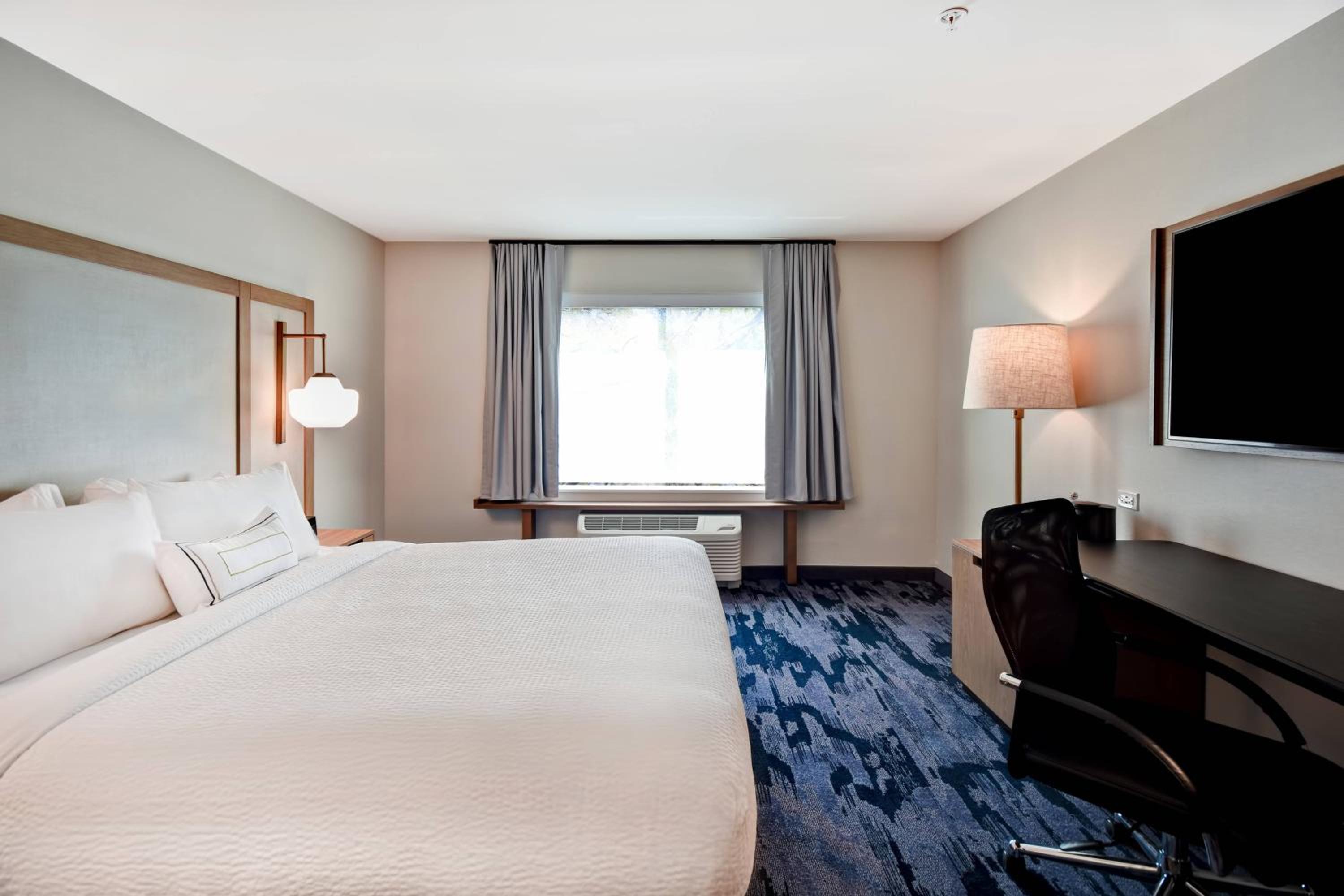 Guest Room, 1 King - Photo 4