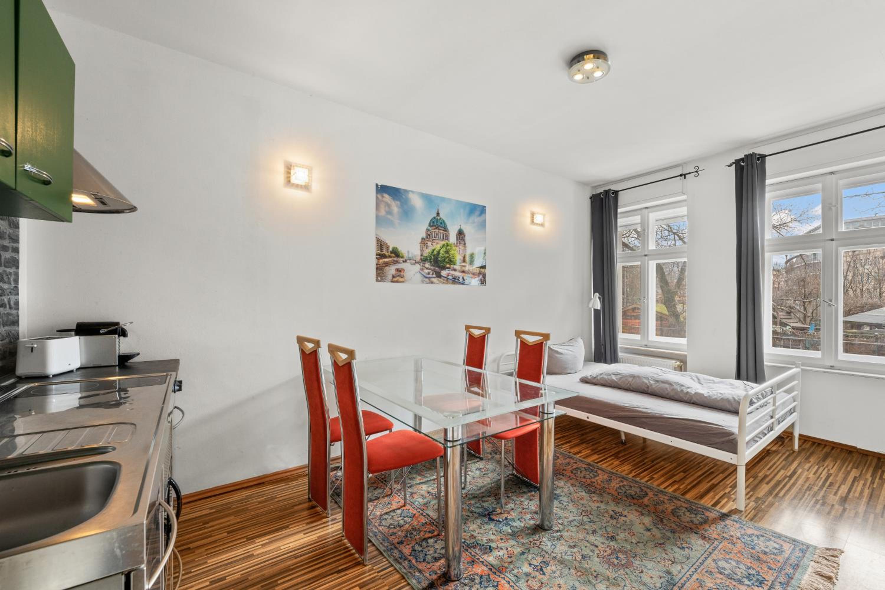 Apartment photo 2