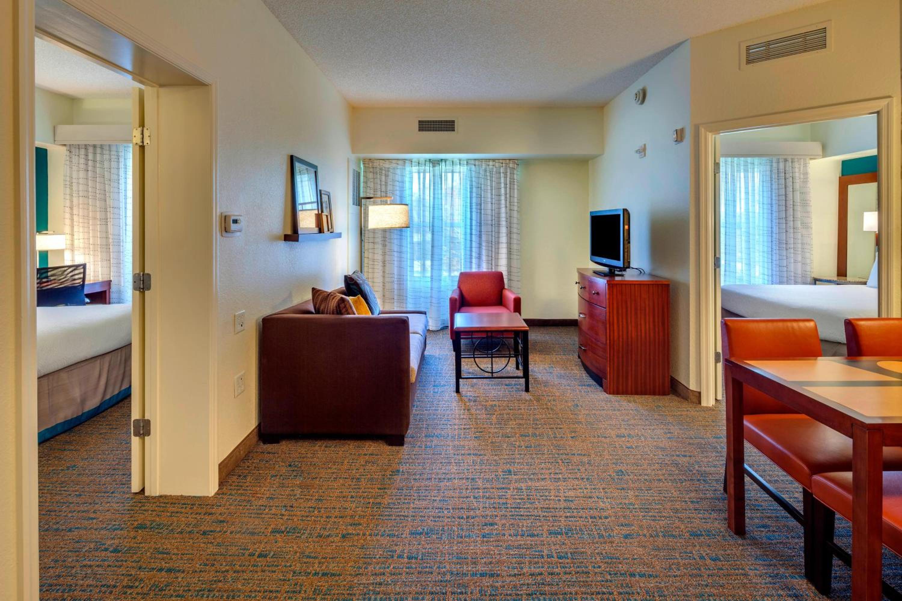 Two-Bedroom Suite - Photo 3