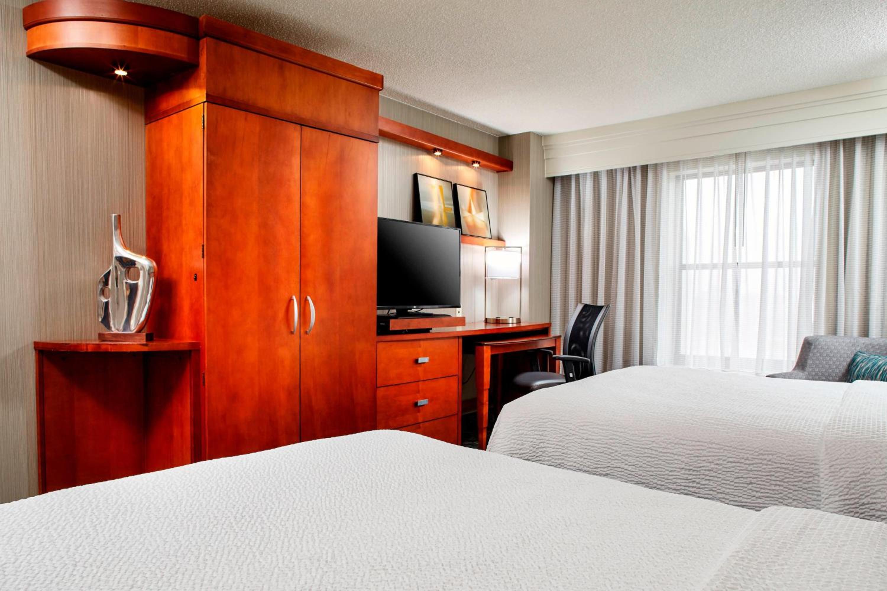 Queen Room with 2 Queen Beds - Photo 1