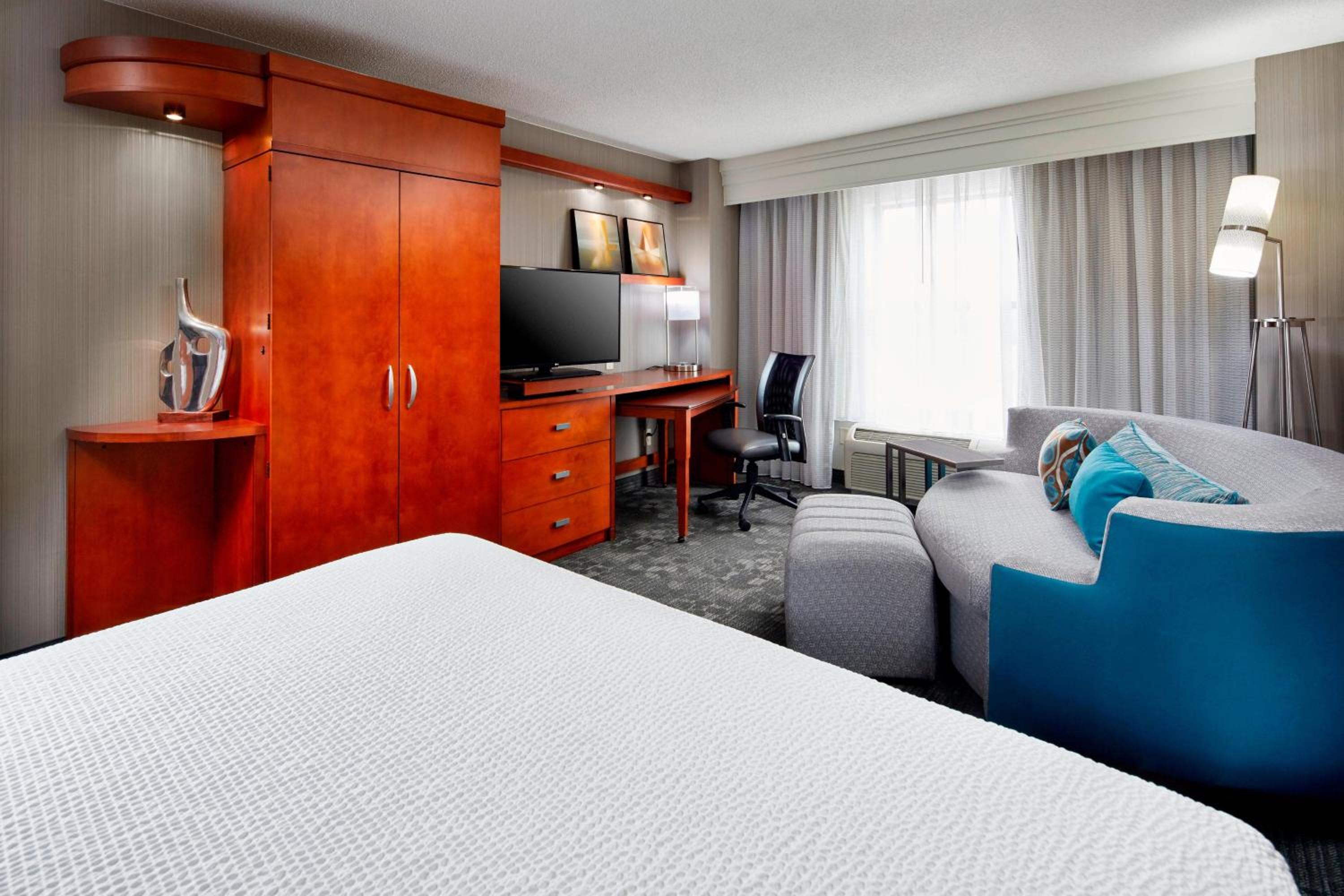 King Room with Sofa Bed - Hearing Accessible
