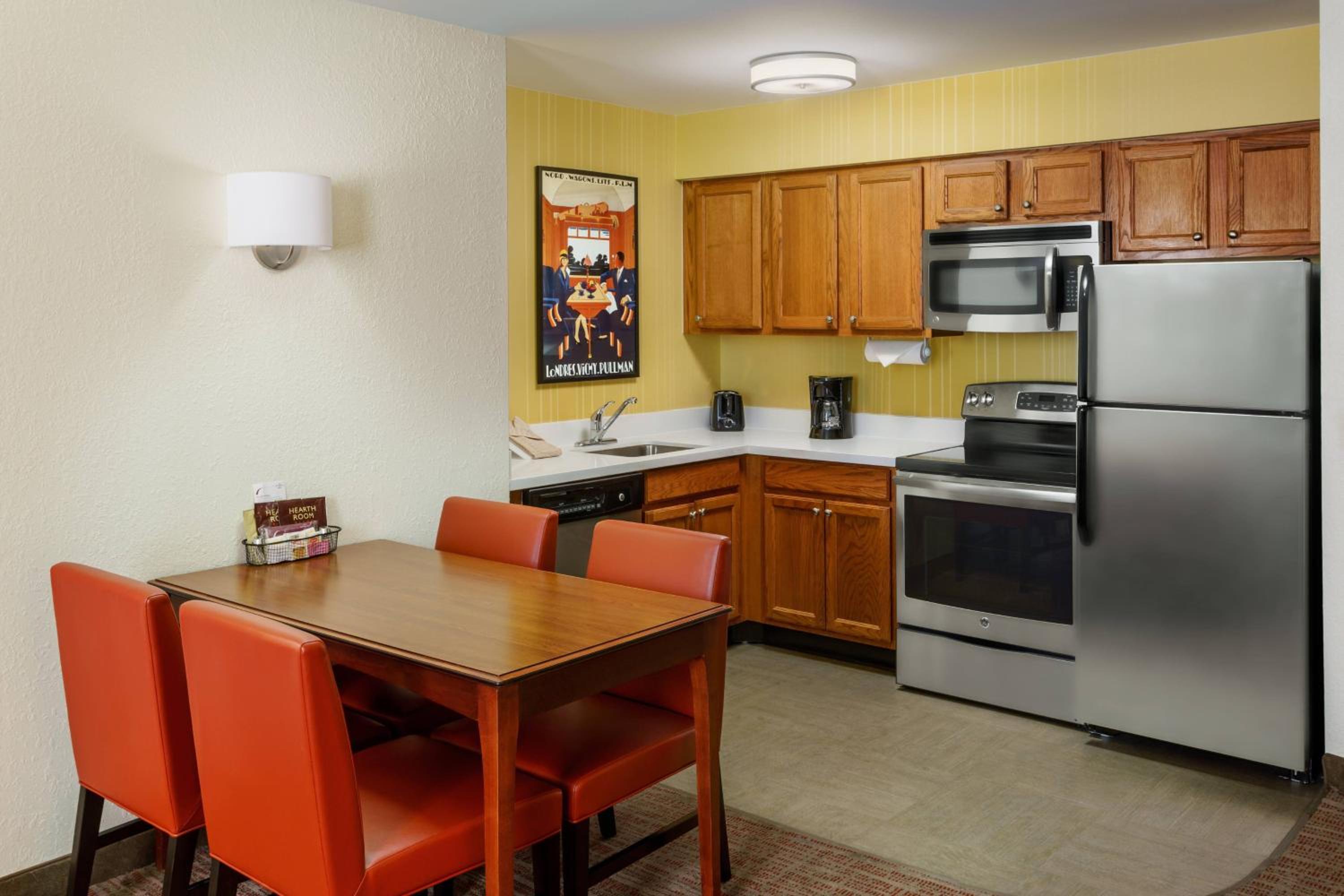 Two-Bedroom Suite with City View - Photo 2