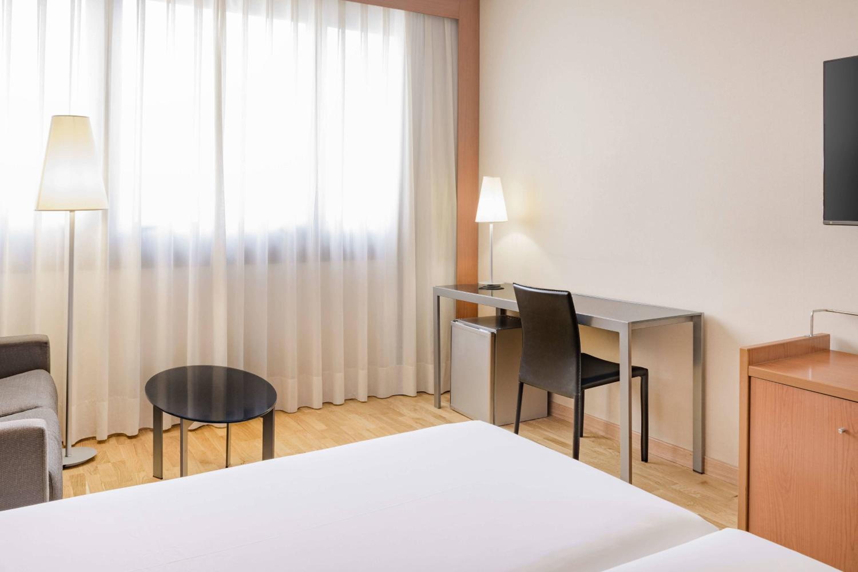 Standard Twin Room - Photo 7