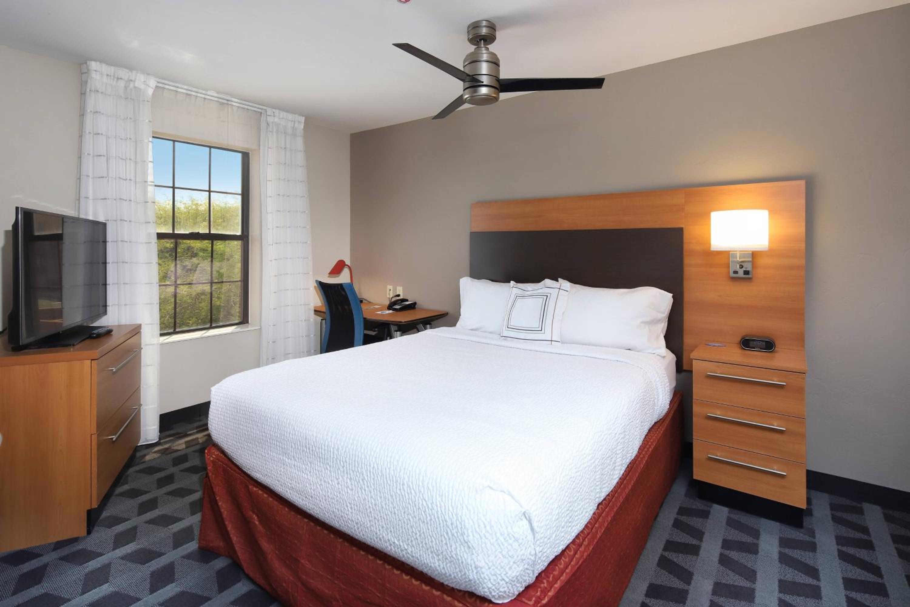 Two-Bedroom Queen Suite with Sofa Bed - Photo 2
