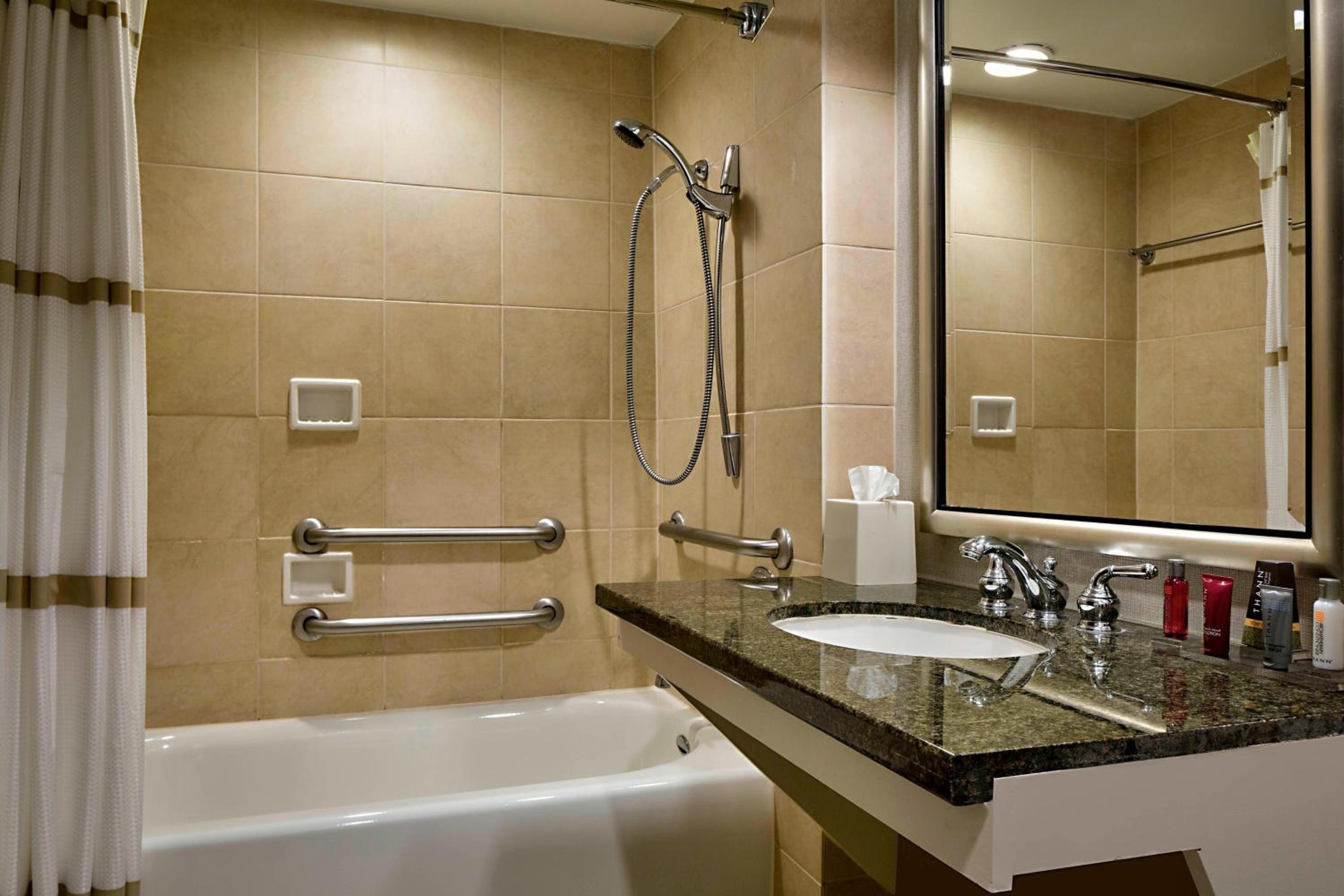 Queen Room with Two Queen Beds and Adapted Tub - Mobility and Hearing Accessible photo 3